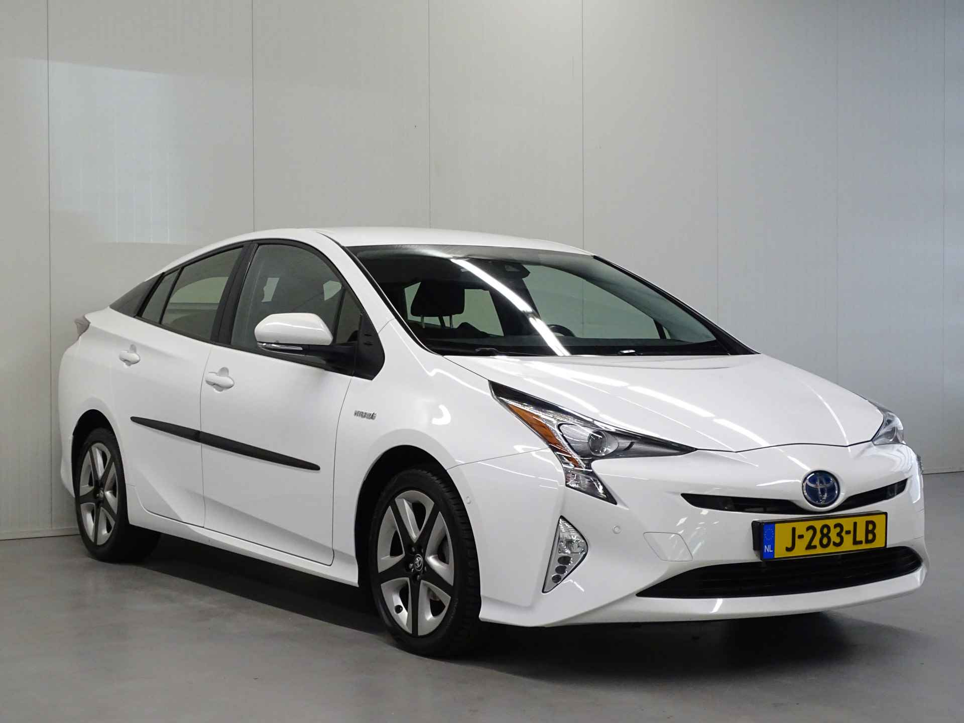 Toyota Prius 1.8 Executive - 8/39