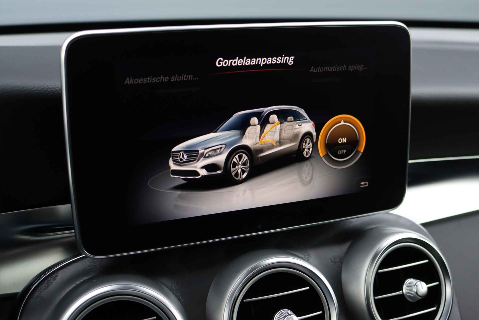Mercedes-Benz GLC 220 d 4-MATIC Aut9, Panoramadak, Camera, Head-up Display, Trekhaak, Burmester, Dodehoekassistent, Led Intelligent Light System, Etc. - 17/45