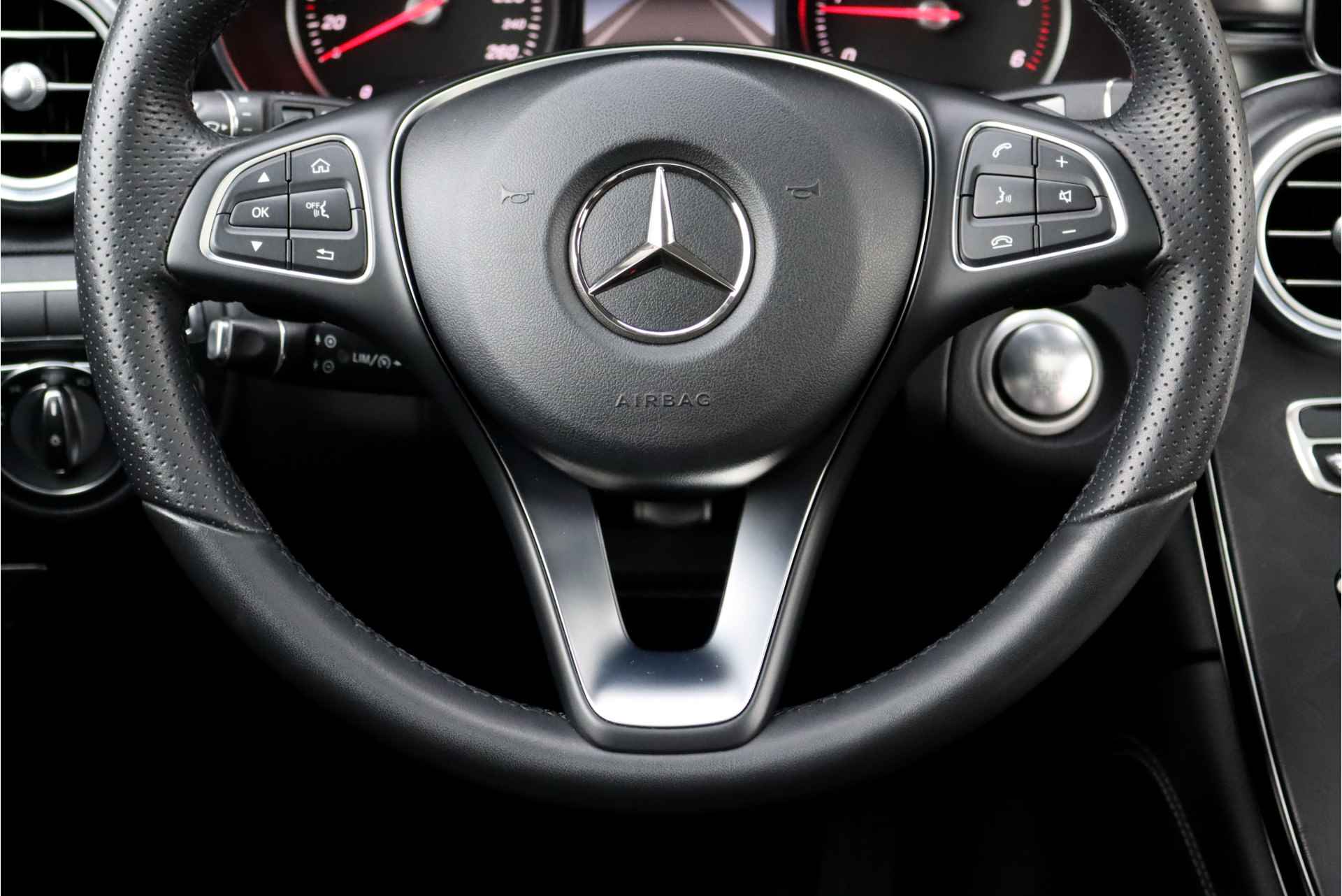 Mercedes-Benz GLC 220 d 4-MATIC Aut9, Panoramadak, Camera, Head-up Display, Trekhaak, Burmester, Dodehoekassistent, Led Intelligent Light System, Etc. - 32/45