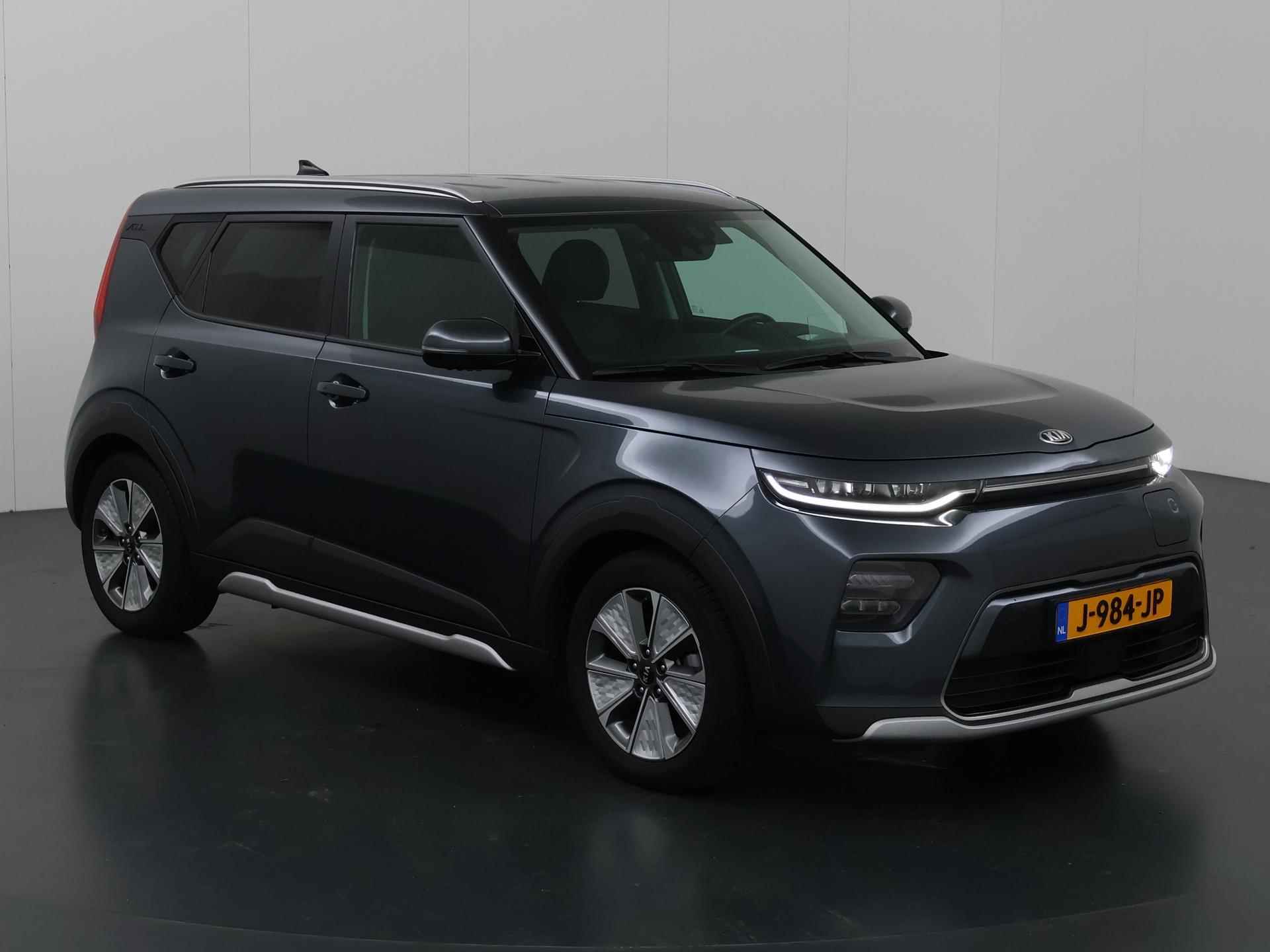 Kia e-Soul ExecutiveLine 64 kWh | €2000 Subsidie | Lederen Bekleding | Stoelventilatie | Stoel/Stuurwielverwarming | Harmankardon Audio - 24/47