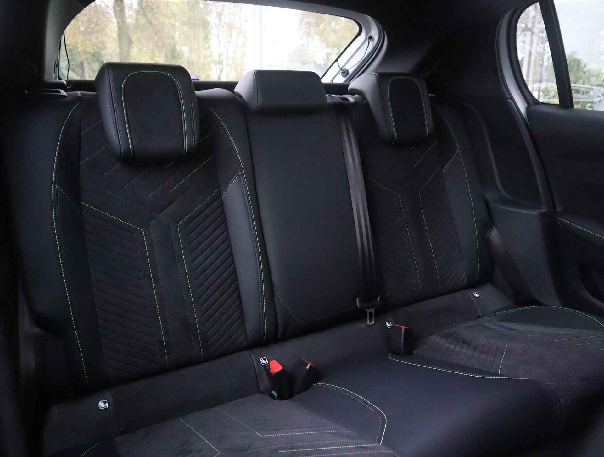 Peugeot e-208 GT EV 51kWh 156pk, Rijklaarprijs, Keyless entry El. verstelbare stoelen met massagefunctie en alcantara Camera voor en achter - 7/81