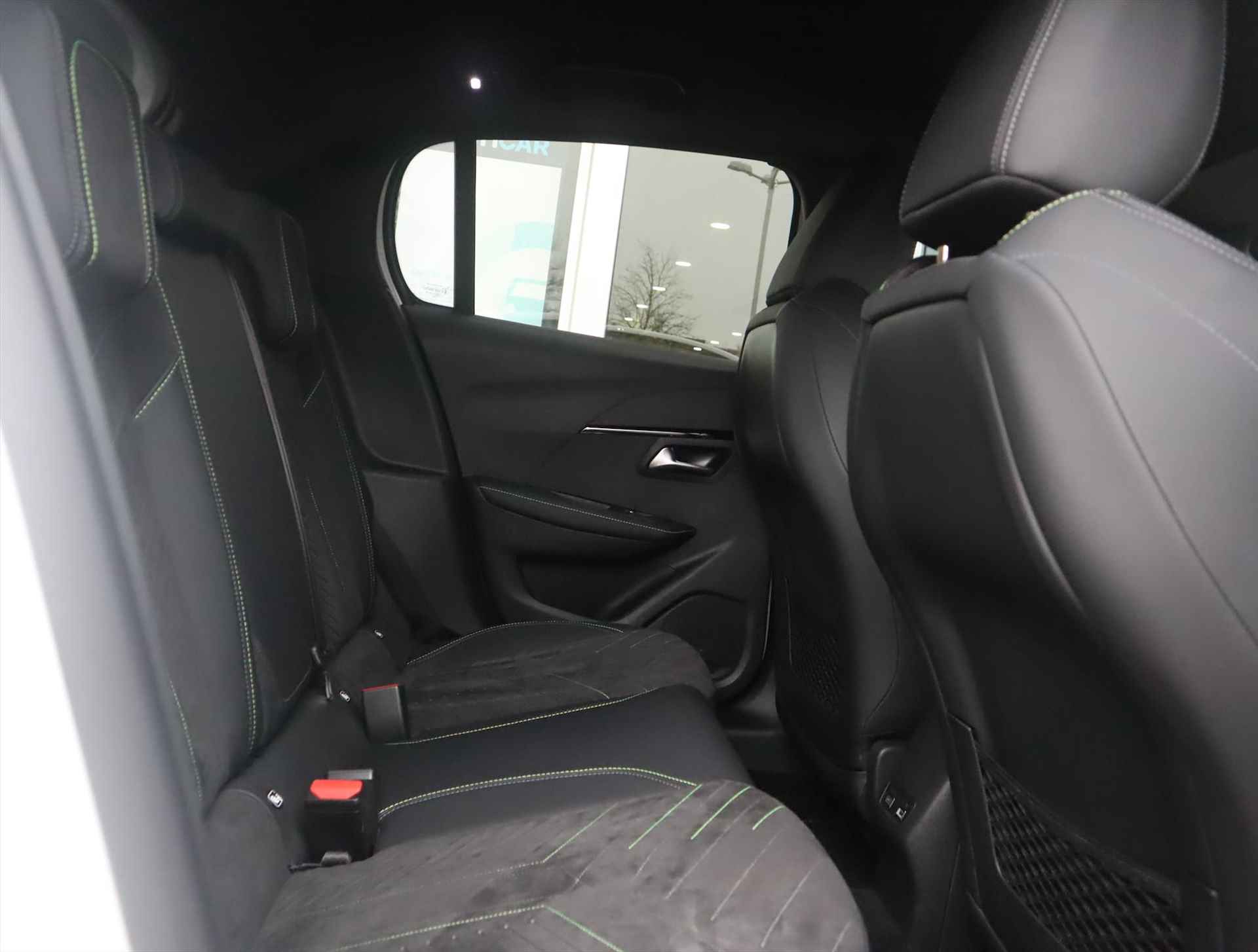 Peugeot e-208 GT EV 51kWh 156pk, Rijklaarprijs, Keyless entry El. verstelbare stoelen met massagefunctie en alcantara Camera voor en achter - 8/81