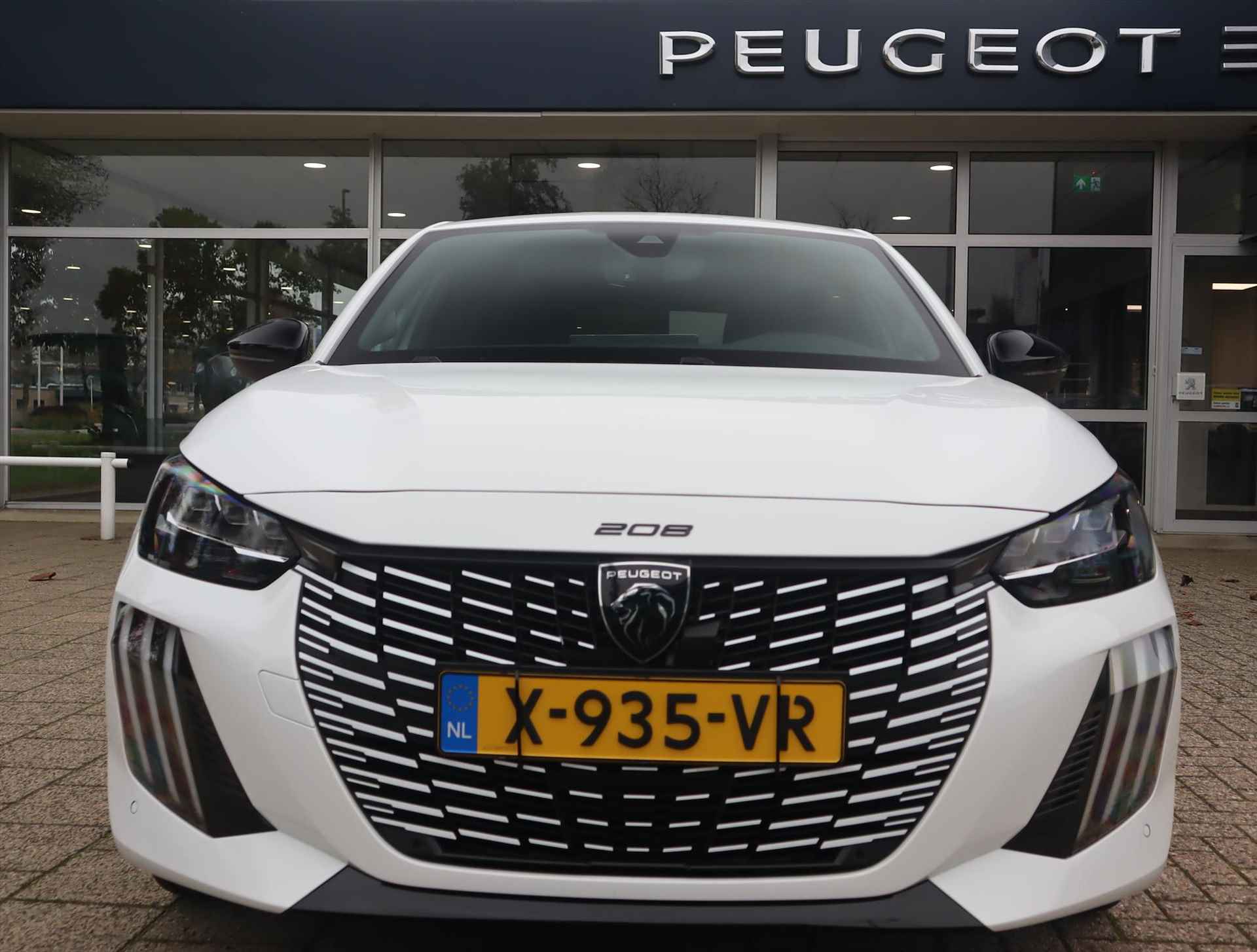 Peugeot e-208 GT EV 51kWh 156pk, Rijklaarprijs, Keyless entry El. verstelbare stoelen met massagefunctie en alcantara Camera voor en achter - 16/81