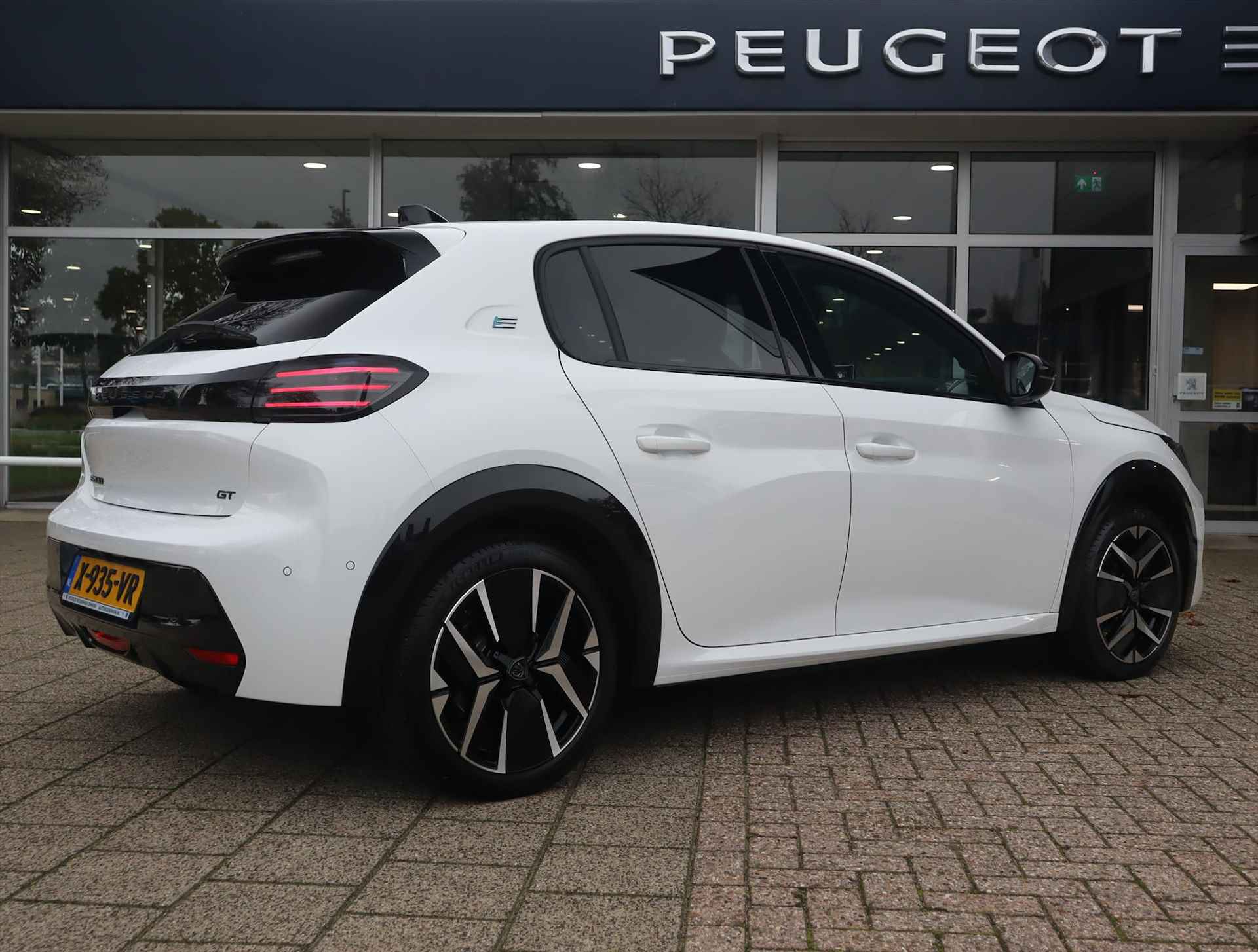 Peugeot e-208 GT EV 51kWh 156pk, Rijklaarprijs, Keyless entry El. verstelbare stoelen met massagefunctie en alcantara Camera voor en achter - 4/81