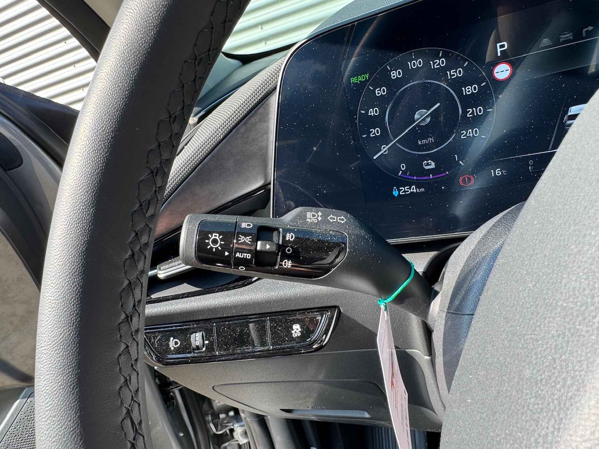 KIA e-Niro 64,8 kWh 204pk Aut Edition / Stoel/Stuurwielverwarming | Climate Control | Navigatie | - 17/43