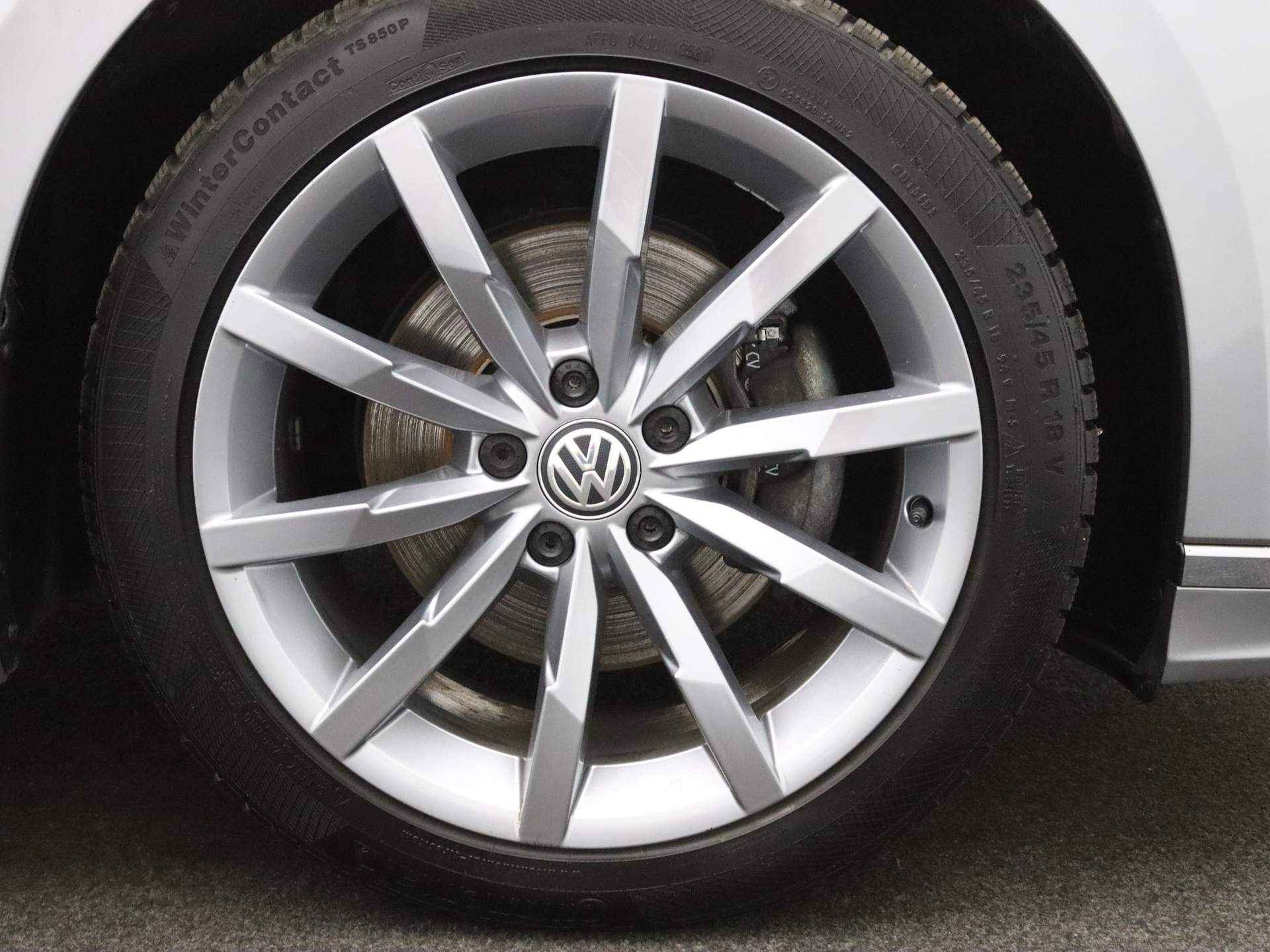 Volkswagen Passat Variant 150pk TSI Highline Business R DSG/AUTOMAAT ALL-IN PRIJS! Adapt. cruise | Leder | Panoramadak | 18" Velgen - 35/40