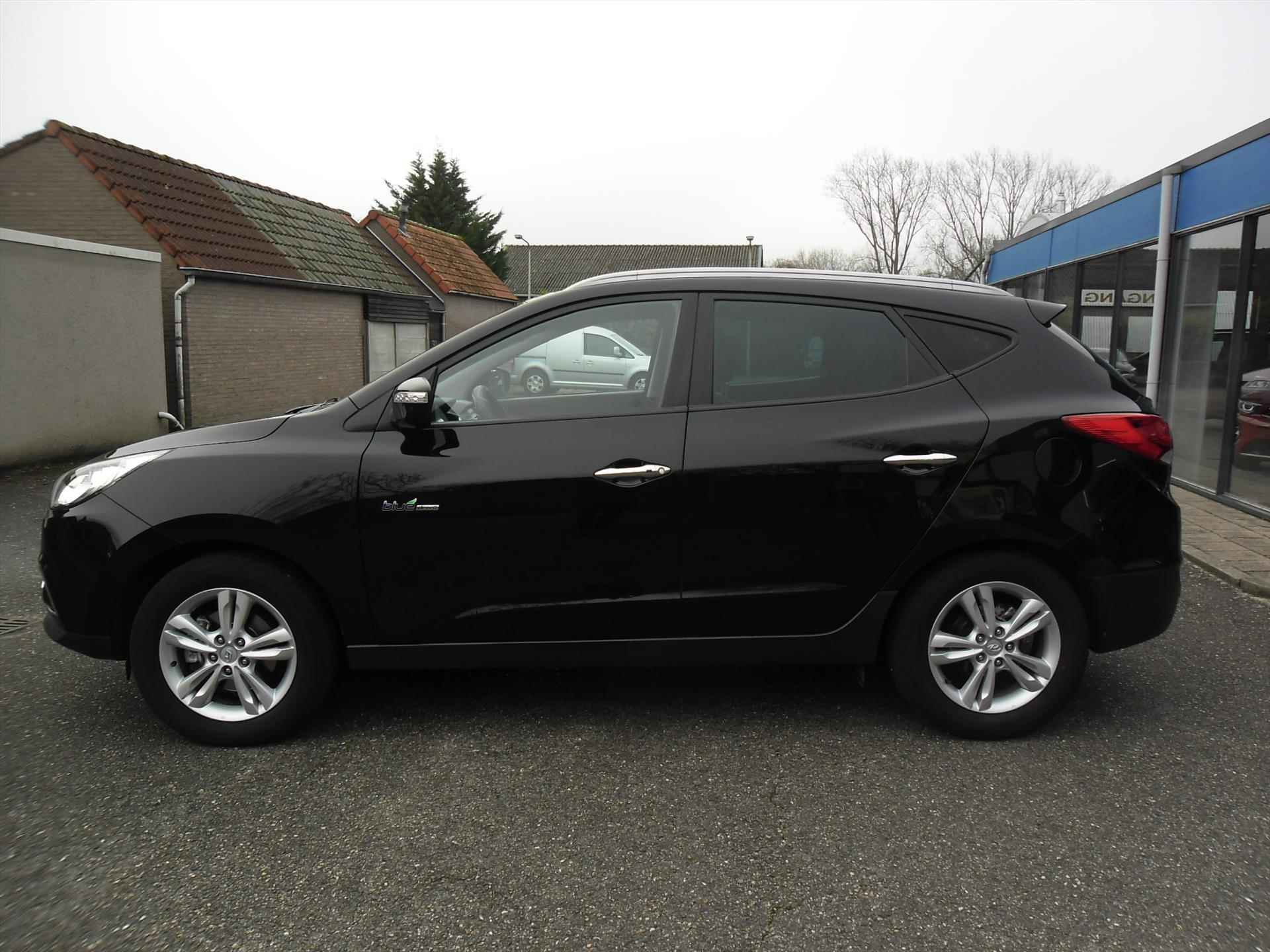 Hyundai IX35 1.6i GDI BLUE 135PK STYLE ECC LMV 1/2 LEDER SCHUIFDAK TREKHAAK PDC 87402 KM RIJKLAARPRIJS - 18/20