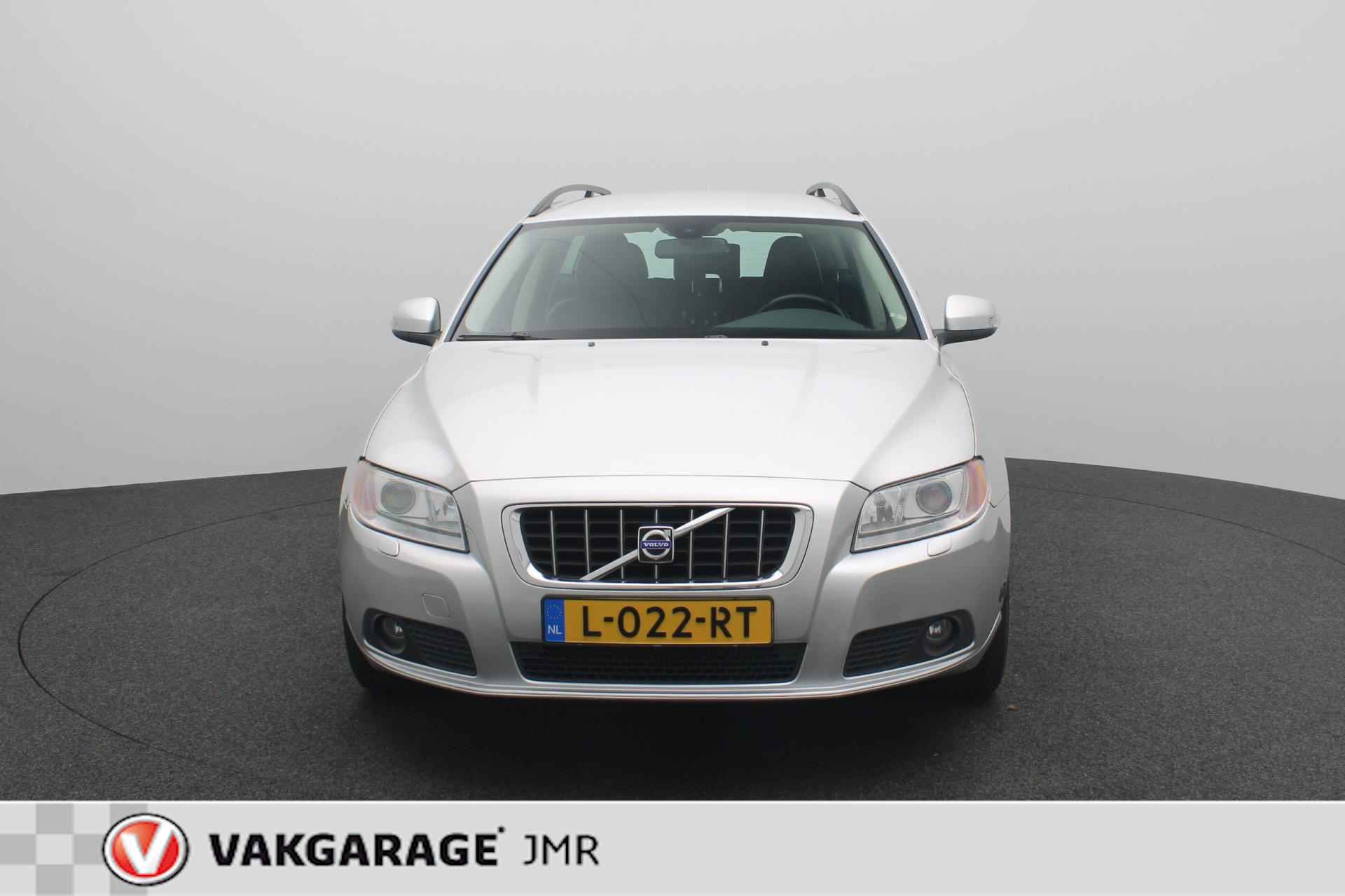 Volvo V70 2.5FT Momentum Youngtimer Trekhaak - PDC Achter - Stoel + Achterbank verwarming - Bluetooth - Climate en Cruise Control - 3/39