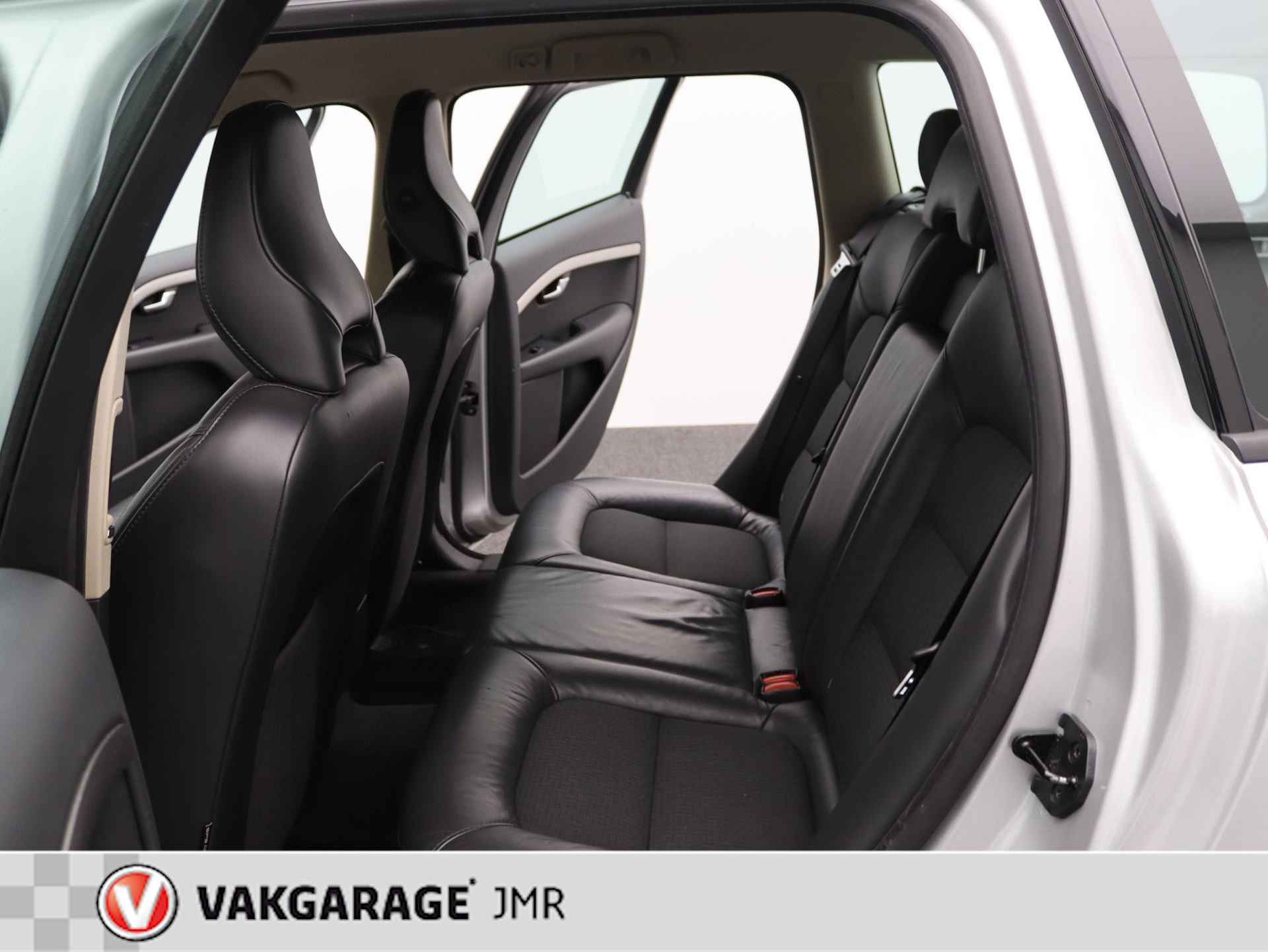 Volvo V70 2.5FT Momentum Youngtimer Trekhaak - PDC Achter - Stoel + Achterbank verwarming - Bluetooth - Climate en Cruise Control - 8/39