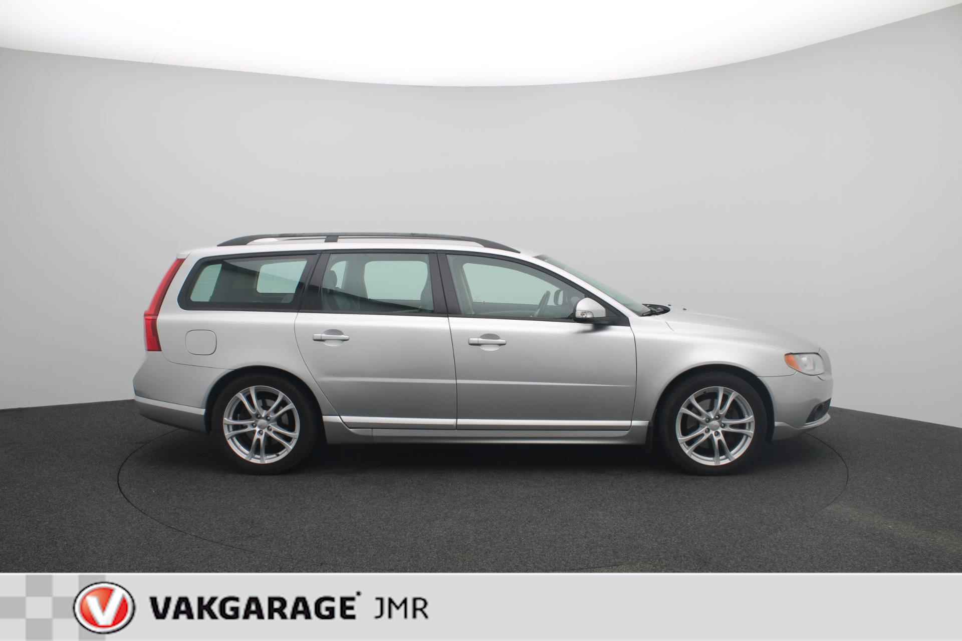 Volvo V70 2.5FT Momentum Youngtimer Trekhaak - PDC Achter - Stoel + Achterbank verwarming - Bluetooth - Climate en Cruise Control - 12/39