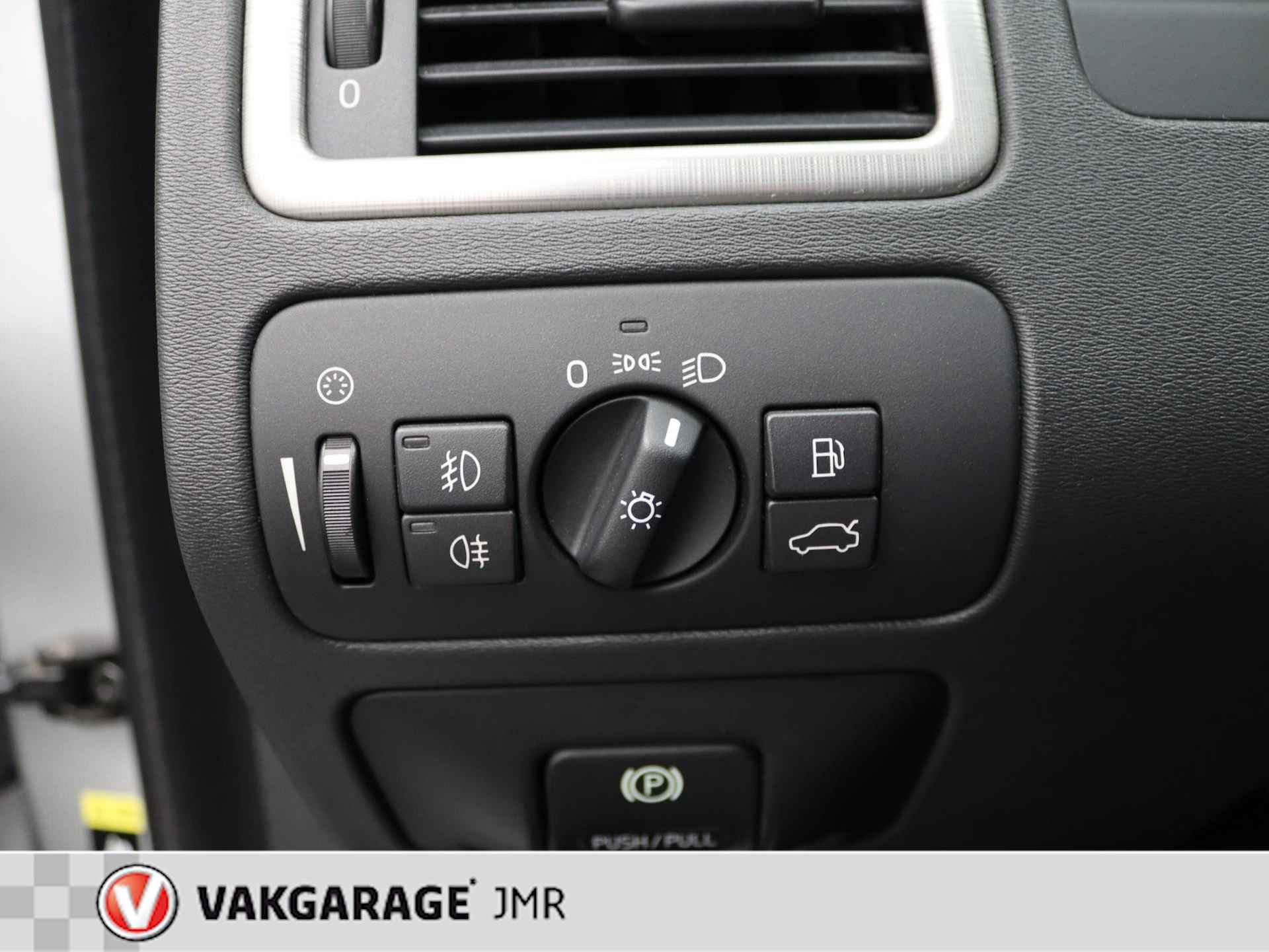 Volvo V70 2.5FT Momentum Youngtimer Trekhaak - PDC Achter - Stoel + Achterbank verwarming - Bluetooth - Climate en Cruise Control - 21/39