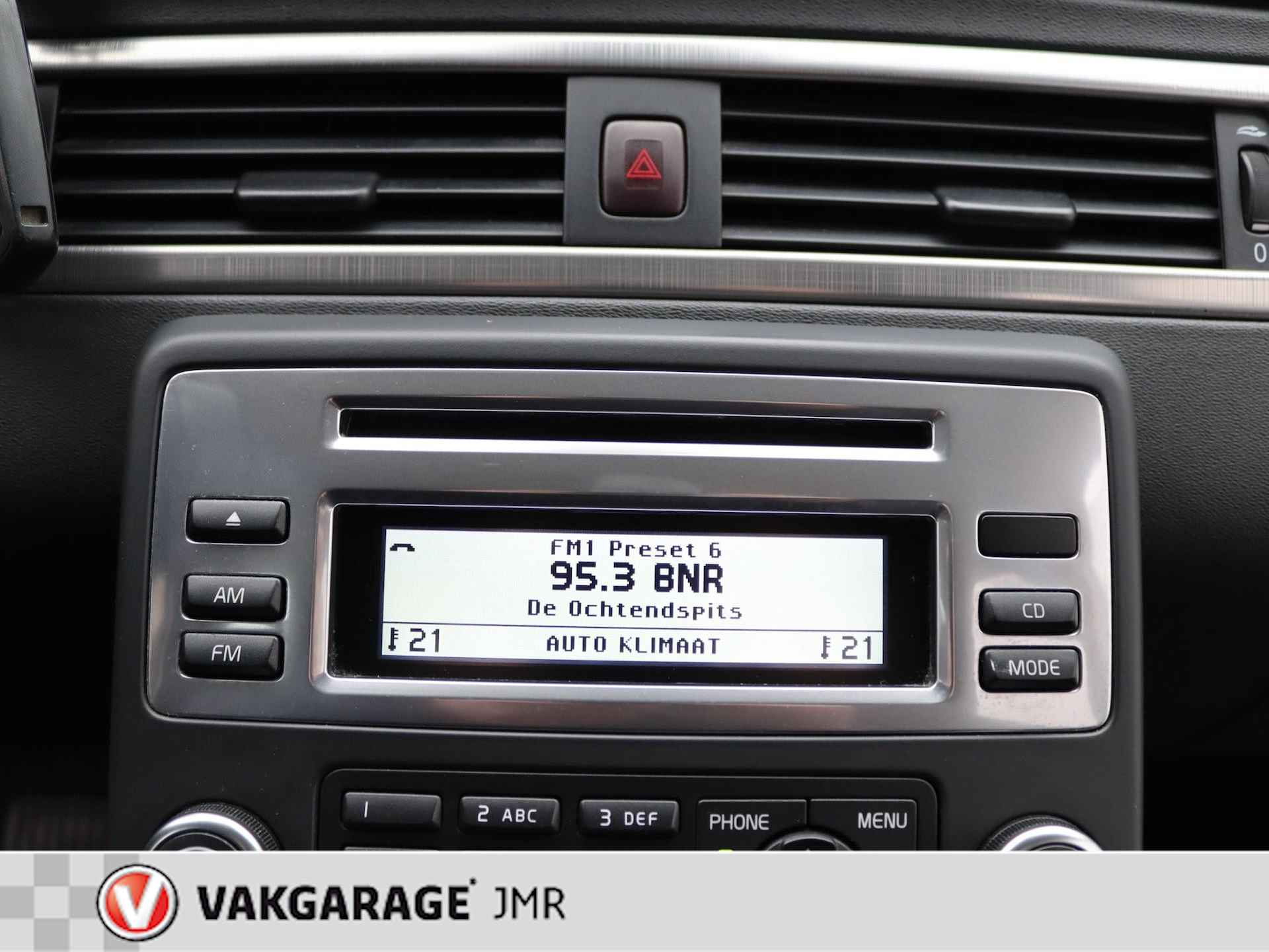Volvo V70 2.5FT Momentum Youngtimer Trekhaak - PDC Achter - Stoel + Achterbank verwarming - Bluetooth - Climate en Cruise Control - 32/39