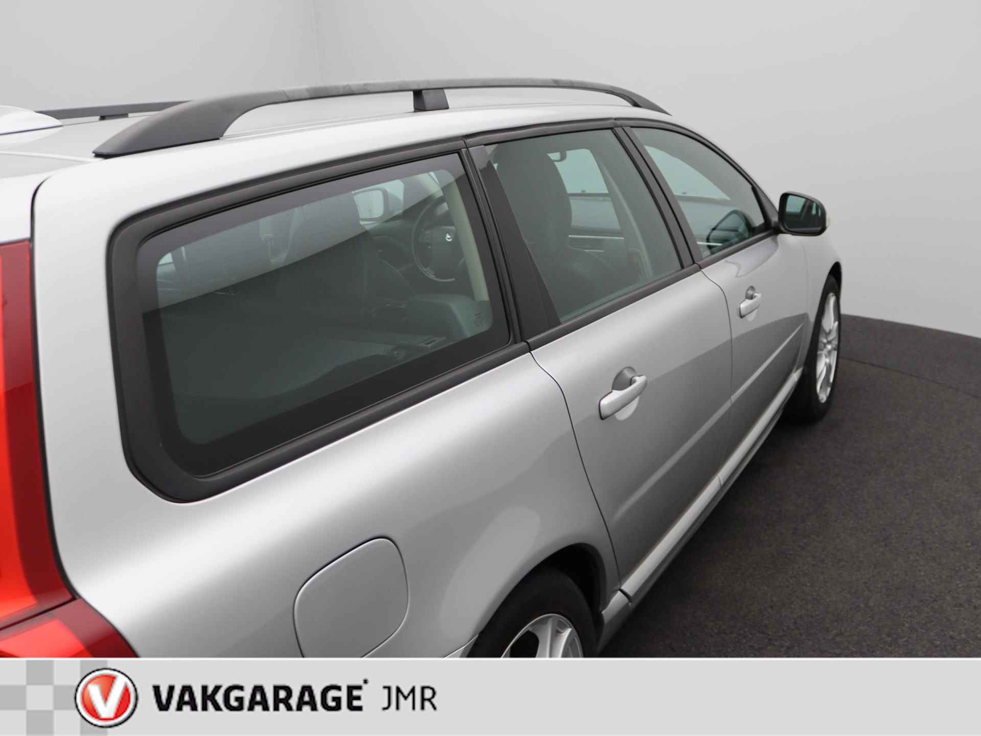 Volvo V70 2.5FT Momentum Youngtimer Trekhaak - PDC Achter - Stoel + Achterbank verwarming - Bluetooth - Climate en Cruise Control - 38/39