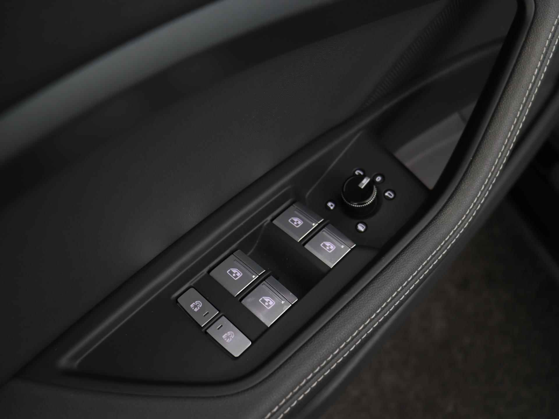 Audi e-tron Sportback 50 quattro Business edition Plus 71 kWh | Stoelverwarming | Navigatie | LED | Camera | Panoramadak | Adaptive Cruise | - 30/46