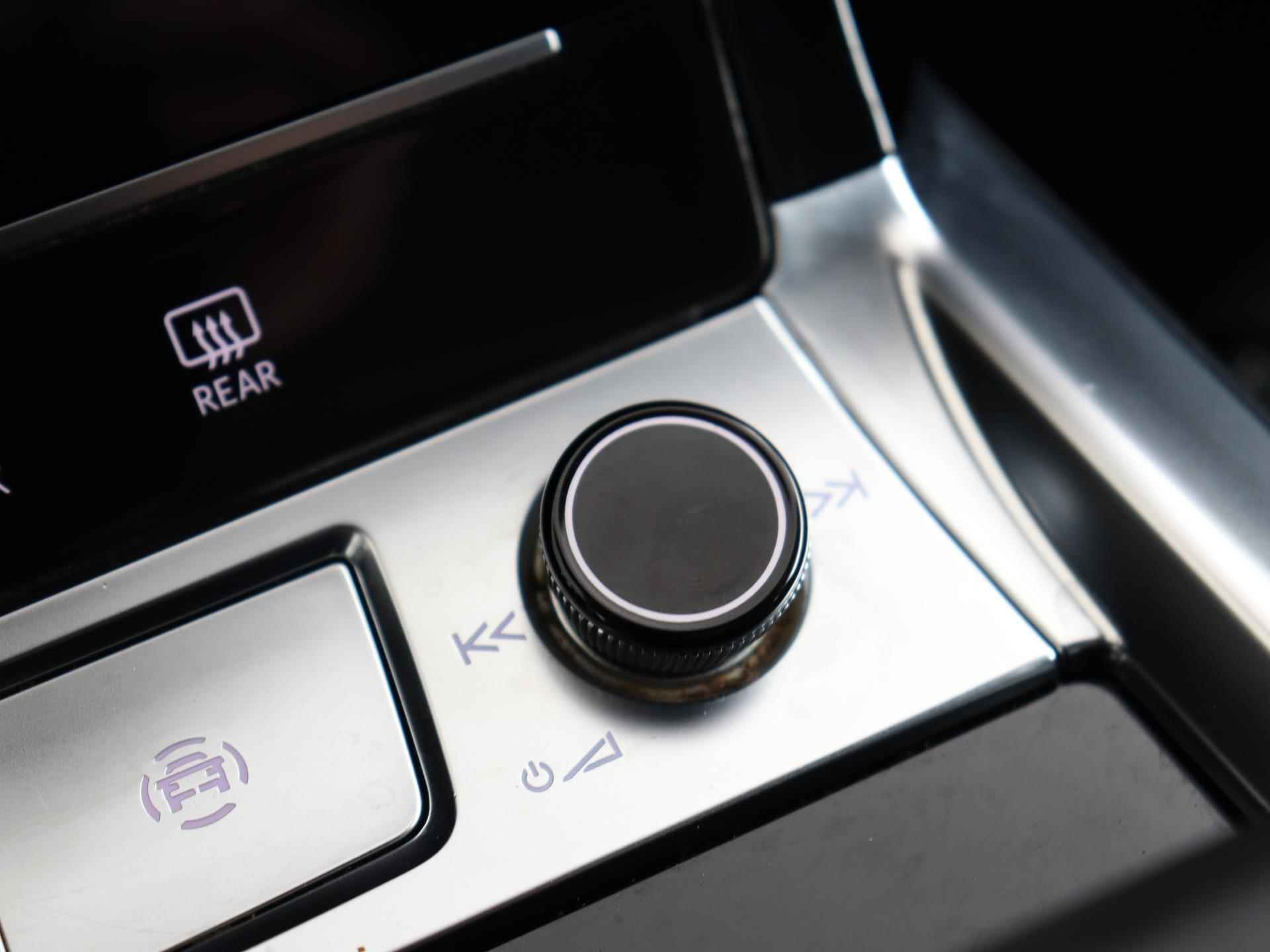Audi e-tron Sportback 50 quattro Business edition Plus 71 kWh | Stoelverwarming | Navigatie | LED | Camera | Panoramadak | Adaptive Cruise | - 40/46