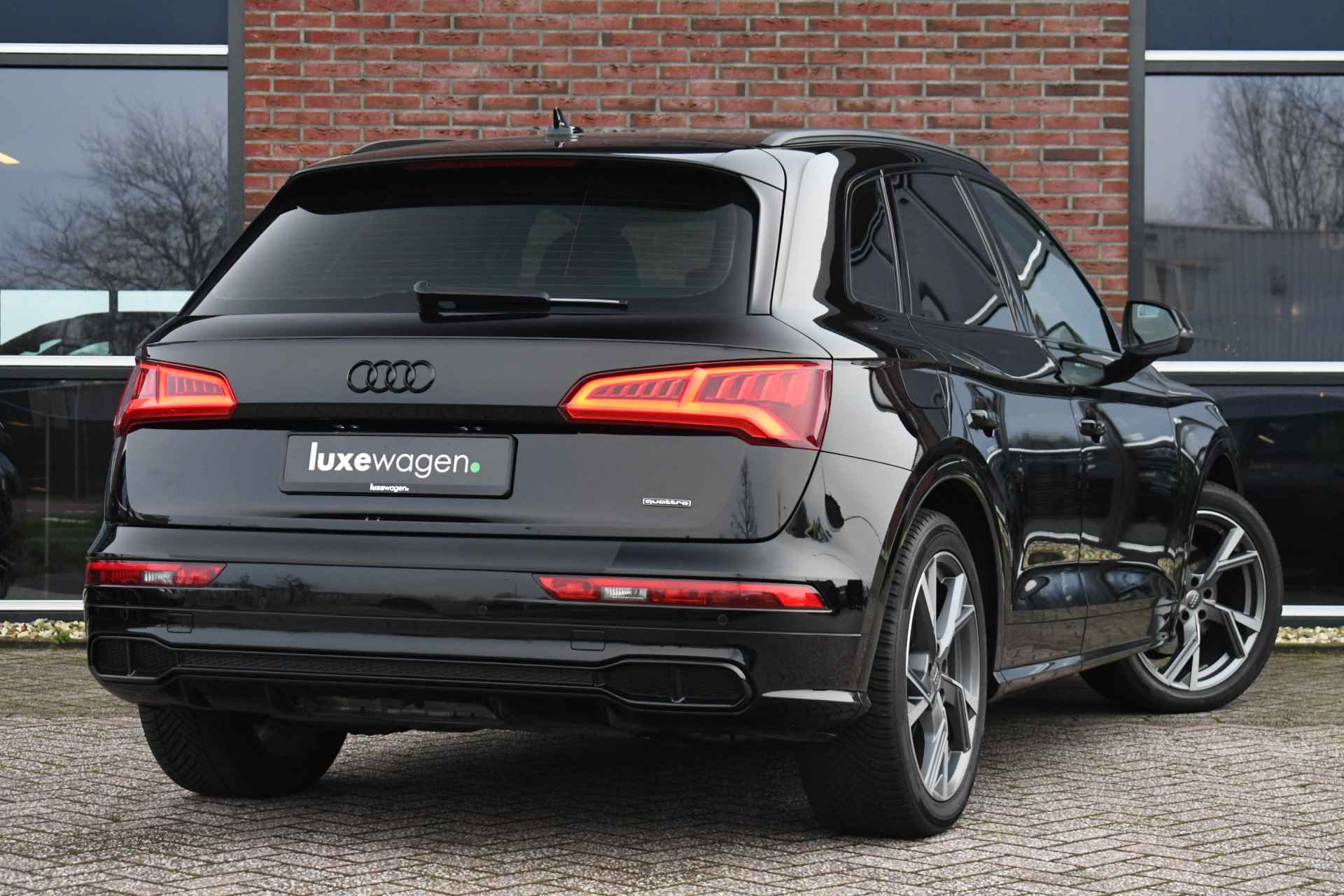 Audi Q5 55 TFSI e 367pk quattro S-Line Trekh Optic-black 20inch Keyless - 2/71