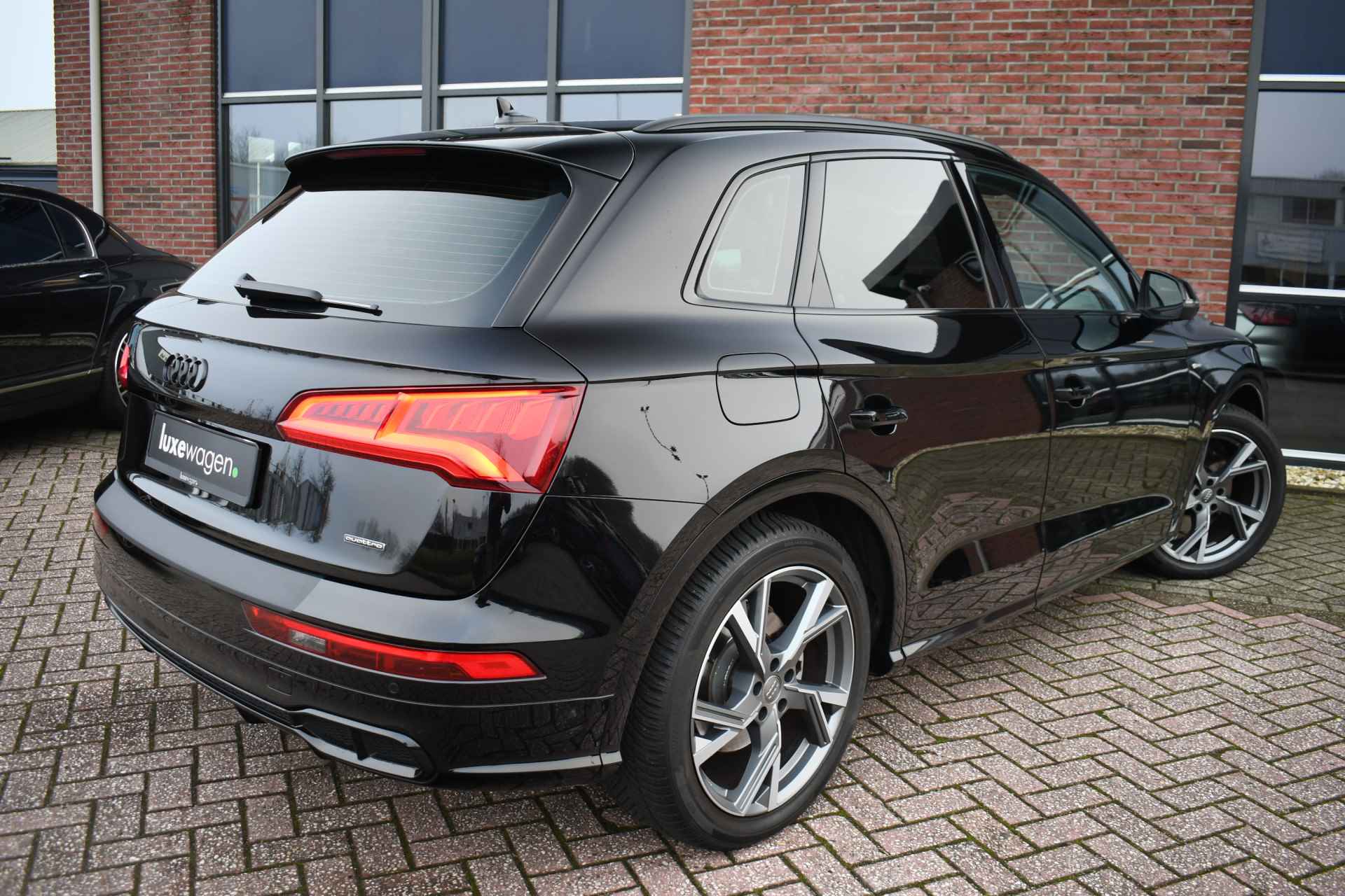 Audi Q5 55 TFSI e 367pk quattro S-Line Trekh Optic-black 20inch Keyless - 65/71