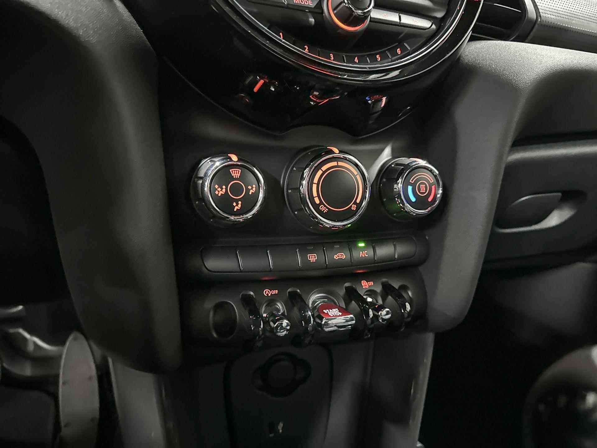 MINI 3-deurs Cooper | Apple CarPlay | 17 inch Tentacle Spoke | Navigatiesysteem - 13/19