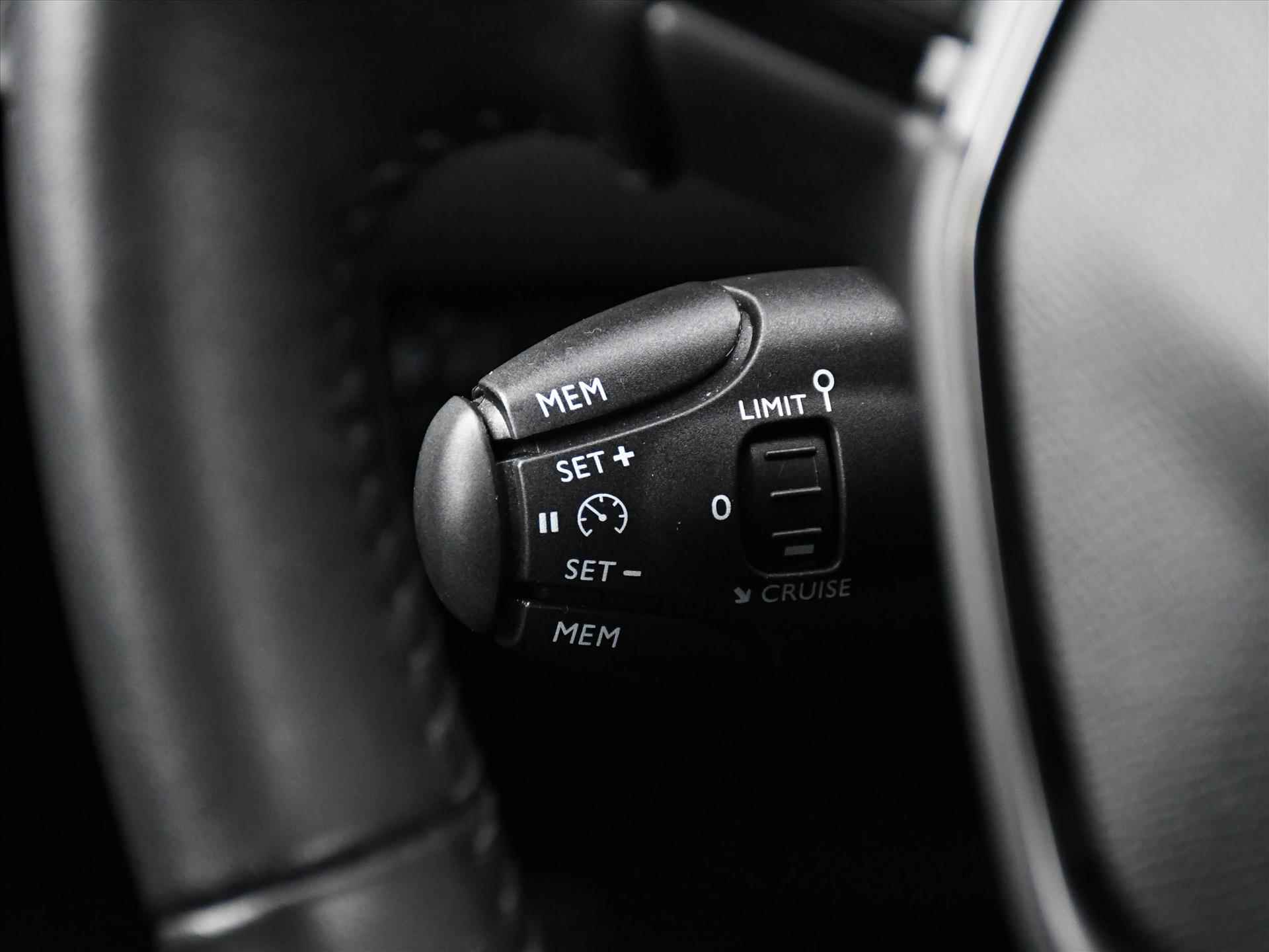 Peugeot 208 Allure 1.2 PureTech 100pk NAVI | CRUISE | LANE ASSIST | CLIMA | APPLE | LED | 16''LM | PRIVACY GLASS | DAB | USB | CAMERA - 27/32