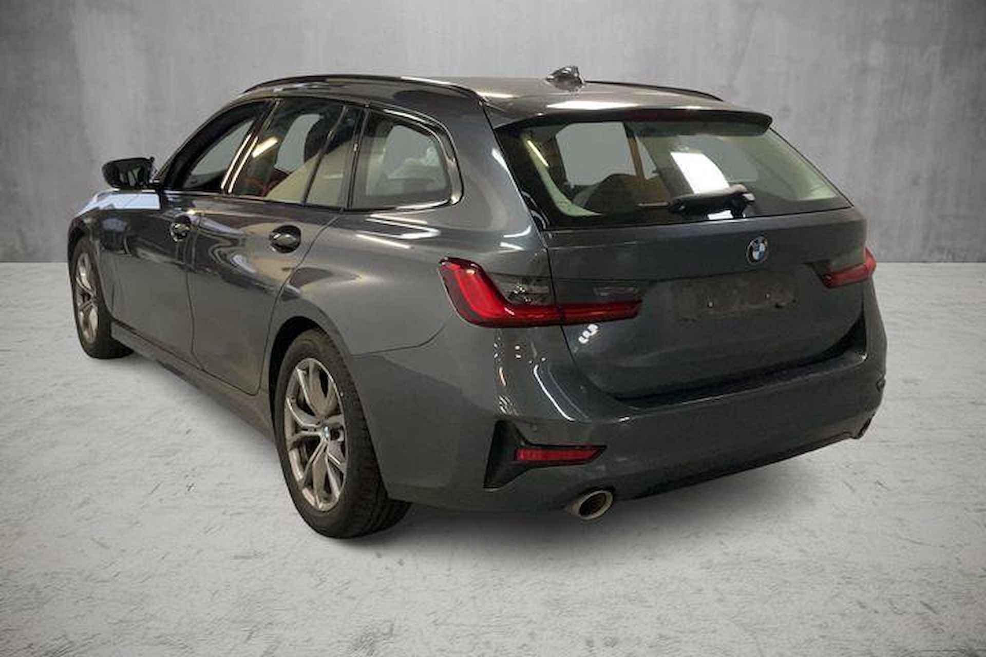 BMW 3-serie Touring 330i Introduction High Executive - 2/4