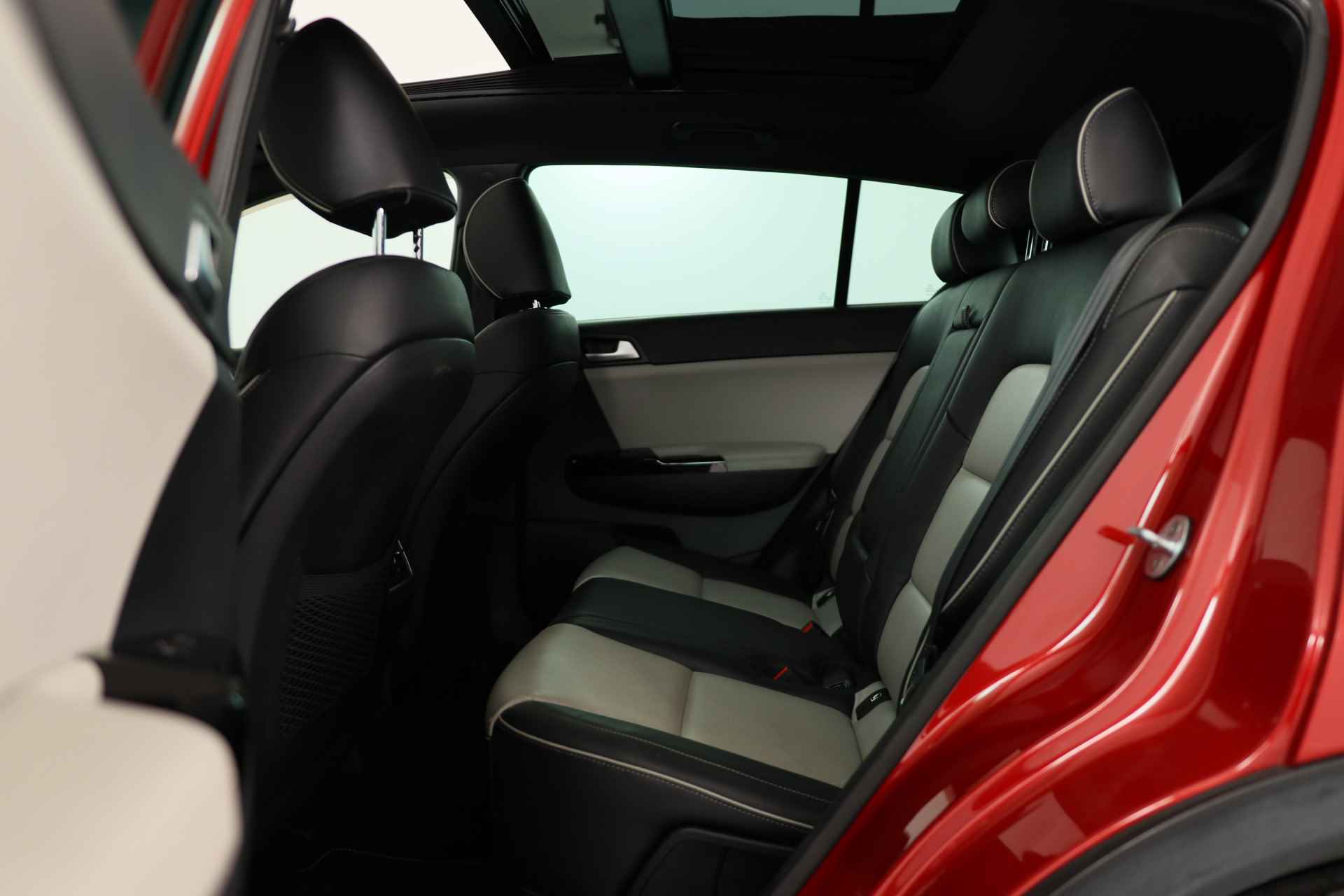 Kia Sportage 1.6 T-GDI 4WD GT-Line PlusLine | Dealer Onderhouden! | Xenon | Trekhaak | Navi | Leder | Open Dak | Keyless | Camera | BLIS | DA - 32/42