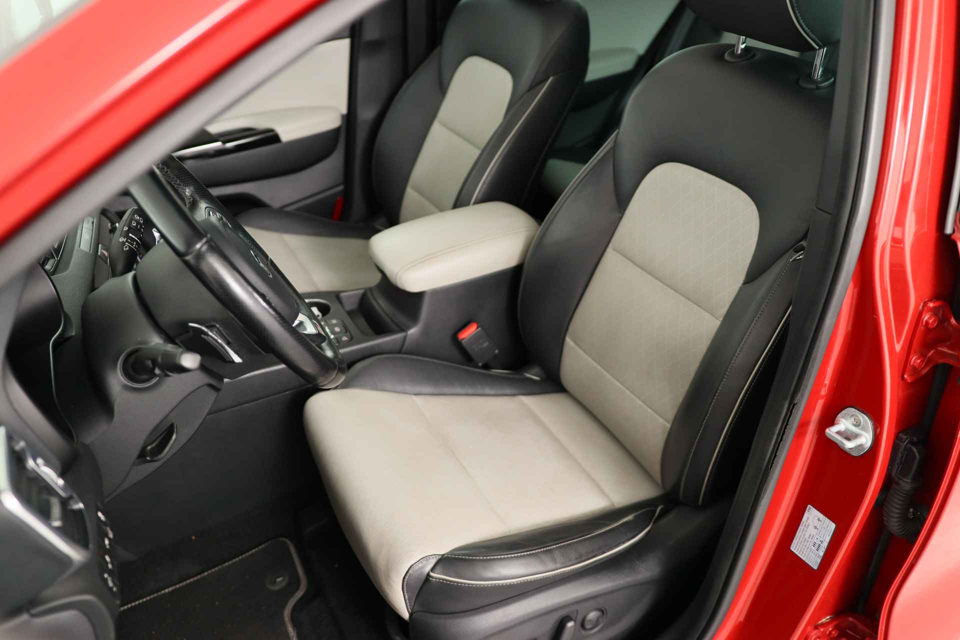Kia Sportage 1.6 T-GDI 4WD GT-Line PlusLine | Dealer Onderhouden! | Xenon | Trekhaak | Navi | Leder | Open Dak | Keyless | Camera | BLIS | DA - 37/42