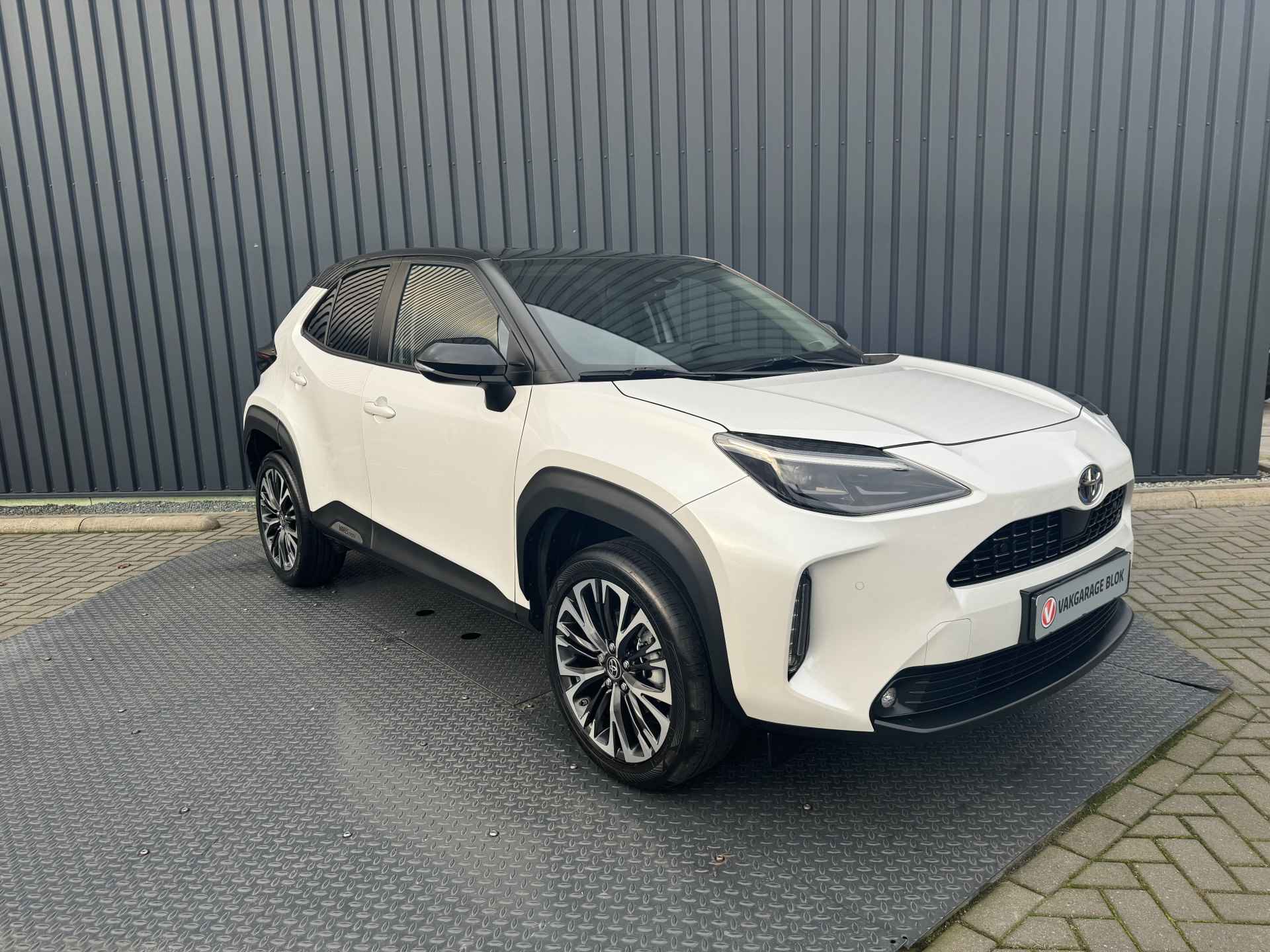 Toyota Yaris Cross 1.5 Hybrid Executive / Bi tone | 1ste particuliere eigenaar | 10 jr GARANTIE | Rijklaar!! - 7/36