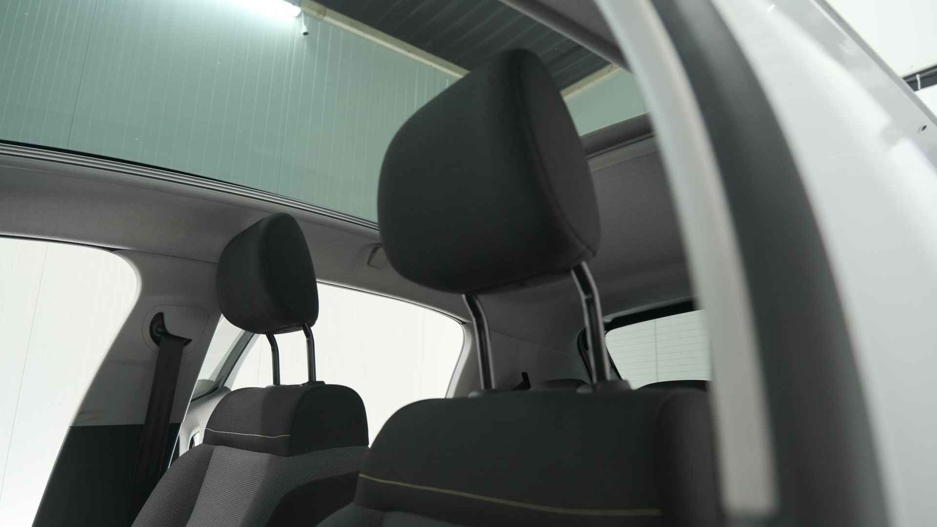 Citroen C3 PureTech 110 EAT6 Shine | Panoramadak | Climate Control | Apple Carplay | Parkeersensoren | Stoelverwarming - 36/66