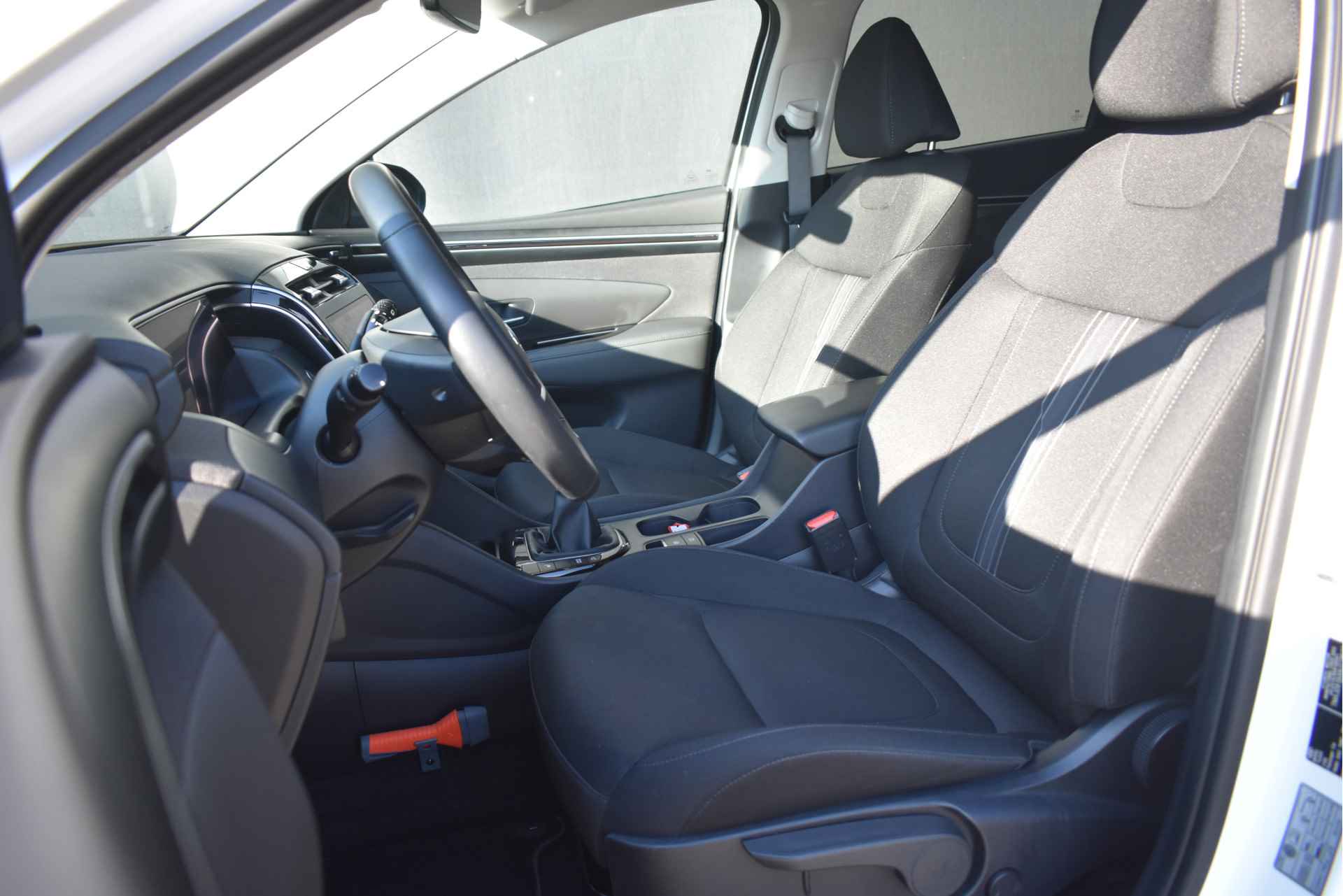 Hyundai Tucson 1.6 T-GDI MHEV Comfort 150pk | Navigatie | Trekhaak | AllSeason | Stoelverwarming | Climate Control | Full-LED | Dealeronderhoud - 8/48