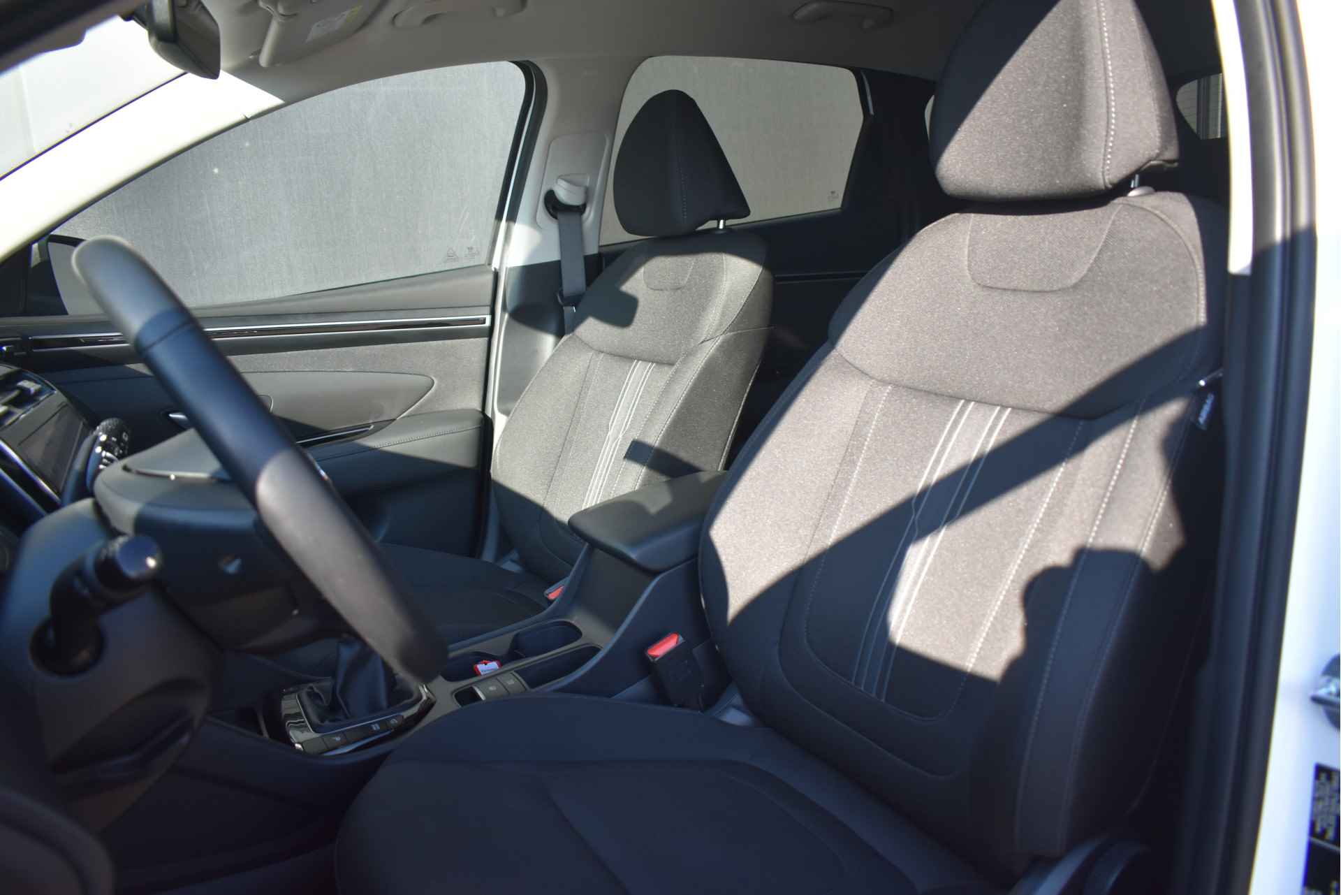 Hyundai Tucson 1.6 T-GDI MHEV Comfort 150pk | Navigatie | Trekhaak | AllSeason | Stoelverwarming | Climate Control | Full-LED | Dealeronderhoud - 9/48