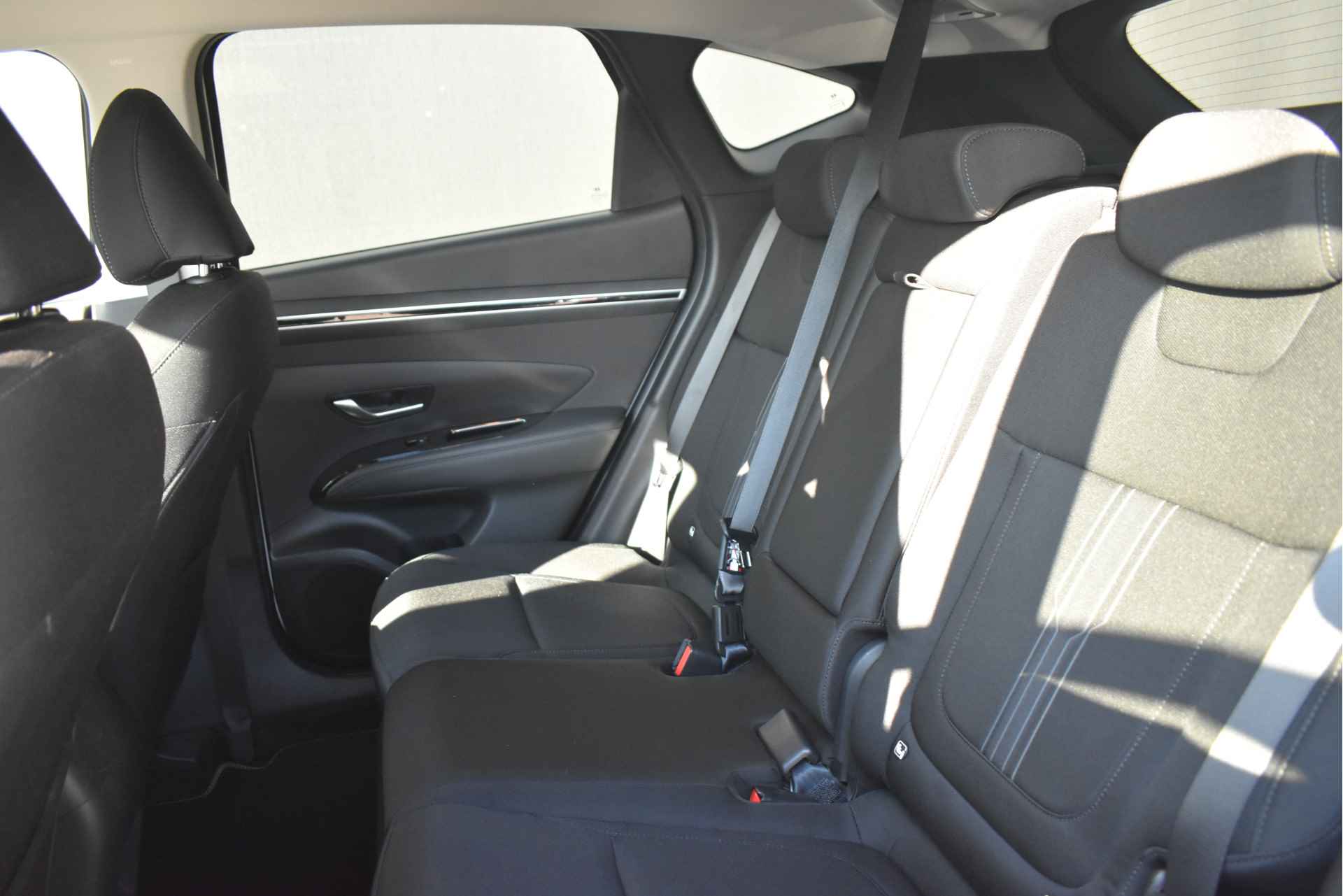 Hyundai Tucson 1.6 T-GDI MHEV Comfort 150pk | Navigatie | Trekhaak | AllSeason | Stoelverwarming | Climate Control | Full-LED | Dealeronderhoud - 12/48