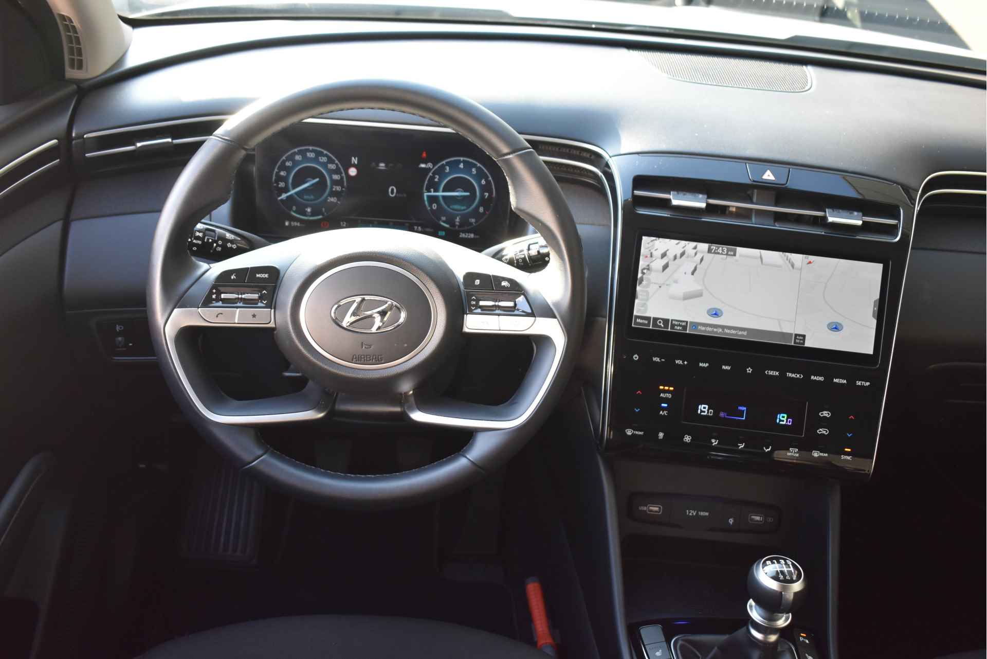 Hyundai Tucson 1.6 T-GDI MHEV Comfort 150pk | Navigatie | Trekhaak | AllSeason | Stoelverwarming | Climate Control | Full-LED | Dealeronderhoud - 16/48