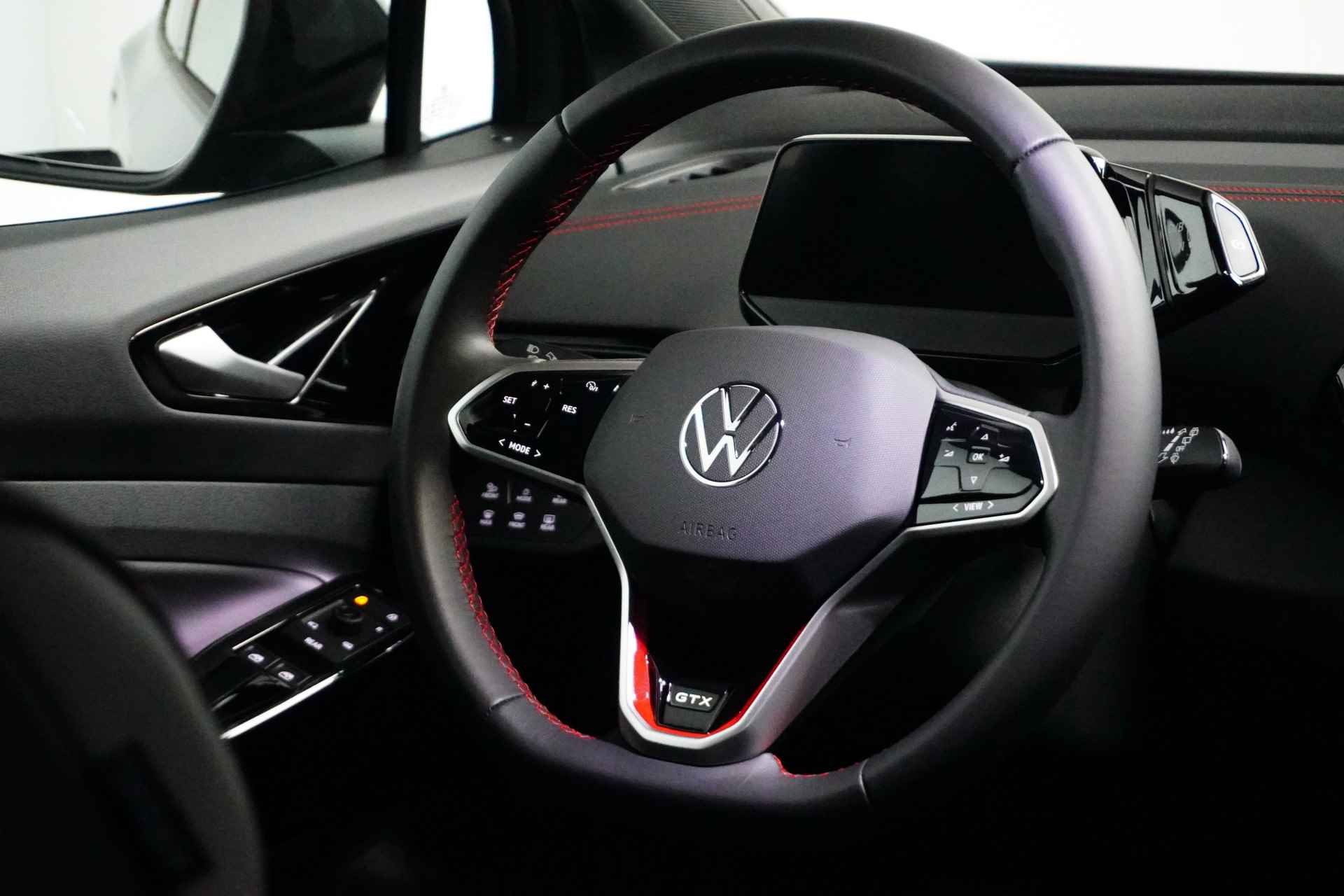Volkswagen ID.4 GTX 4Motion 77 kWh 300PK | TREKHAAK | WARMTEPOMP | NAVIGATIE | STUUR + STOELVERW. - 11/26