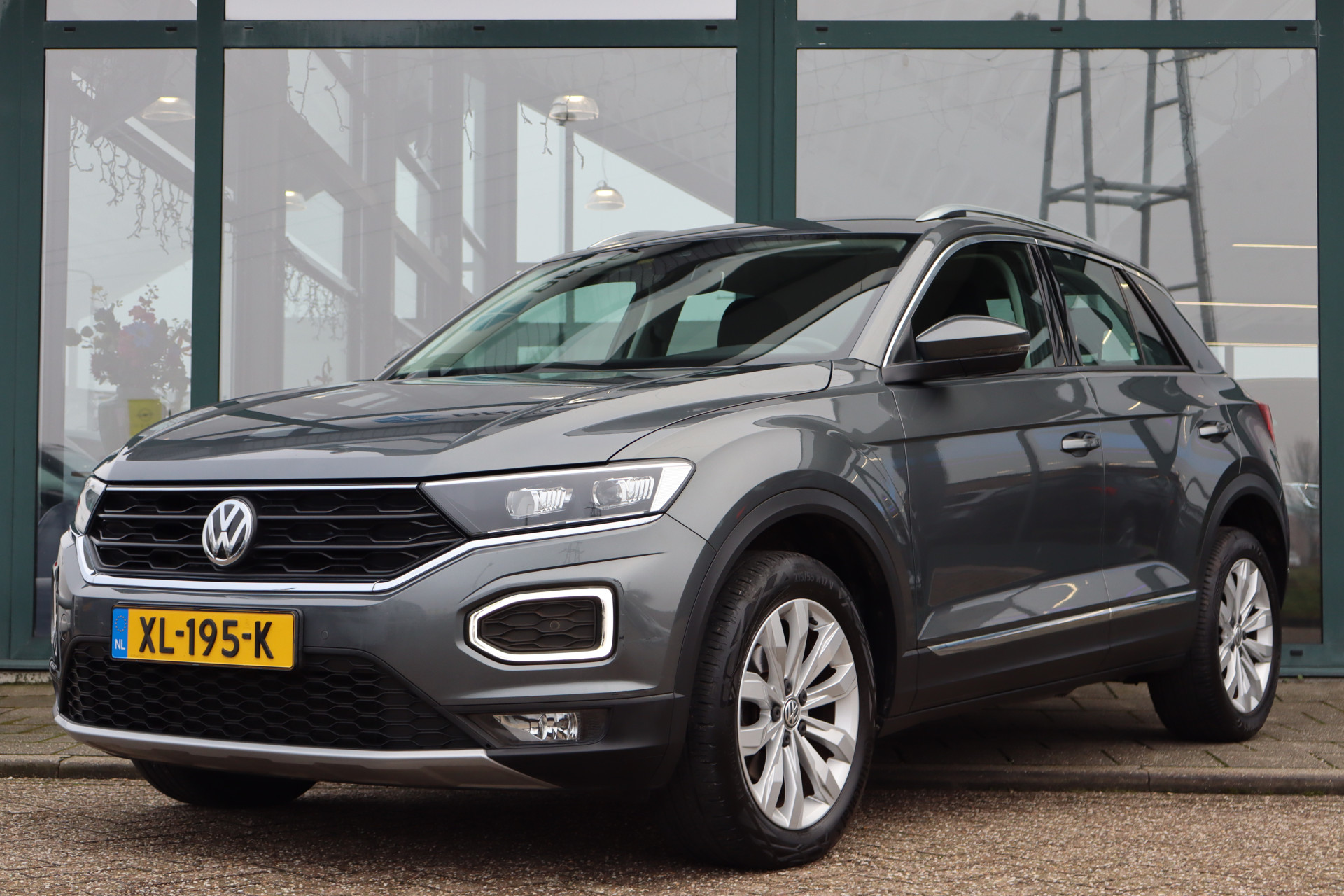 Volkswagen T-Roc 1.5 TSI 150pk Sport | Navigatie | Achteruitrijcamera | Trekhaak |