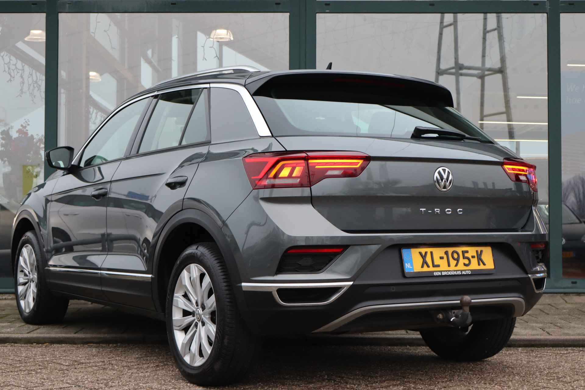 Volkswagen T-Roc 1.5 TSI 150pk Sport | Navigatie | Achteruitrijcamera | Trekhaak | - 3/28