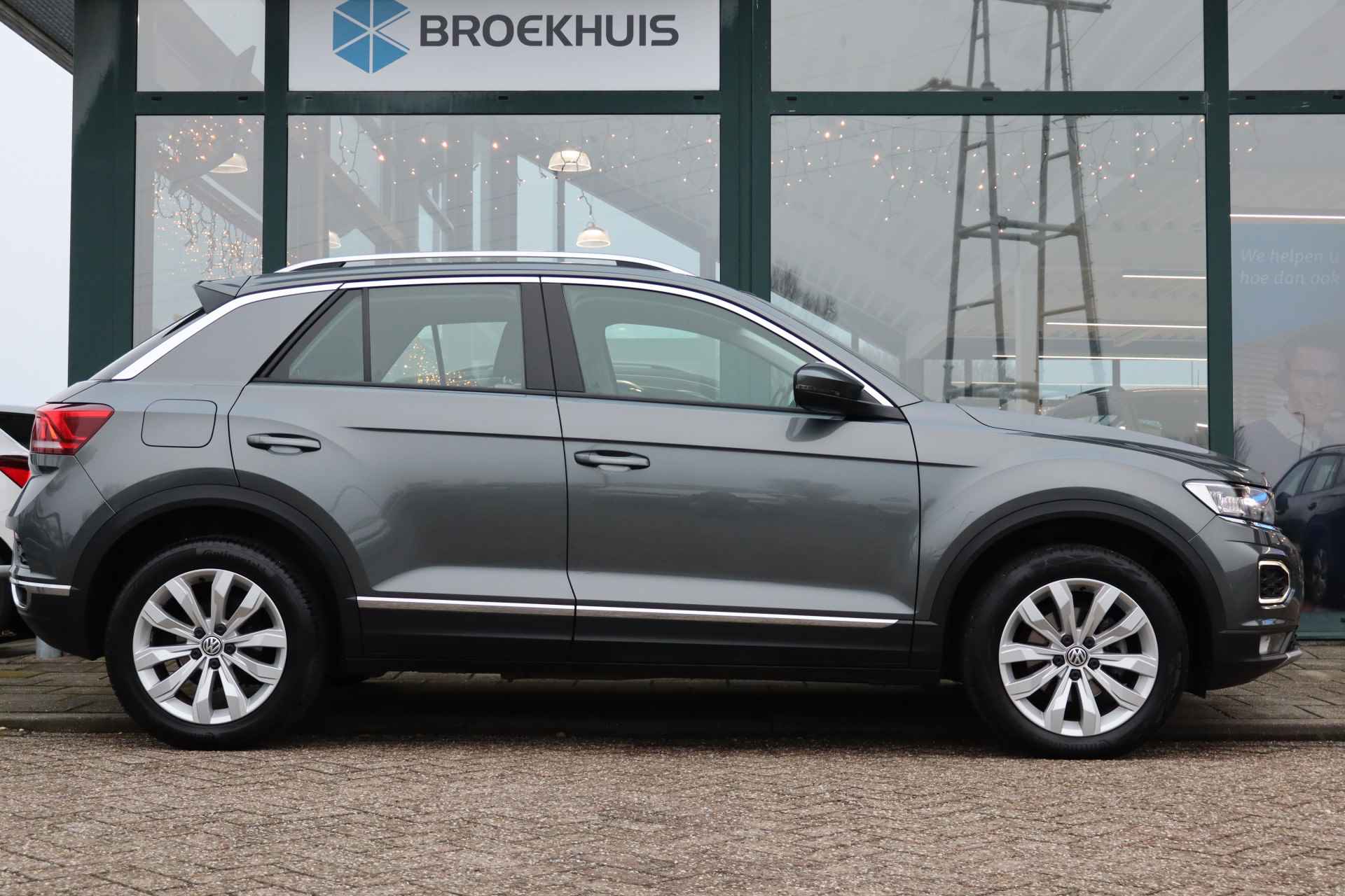 Volkswagen T-Roc 1.5 TSI 150pk Sport | Navigatie | Achteruitrijcamera | Trekhaak | - 9/28