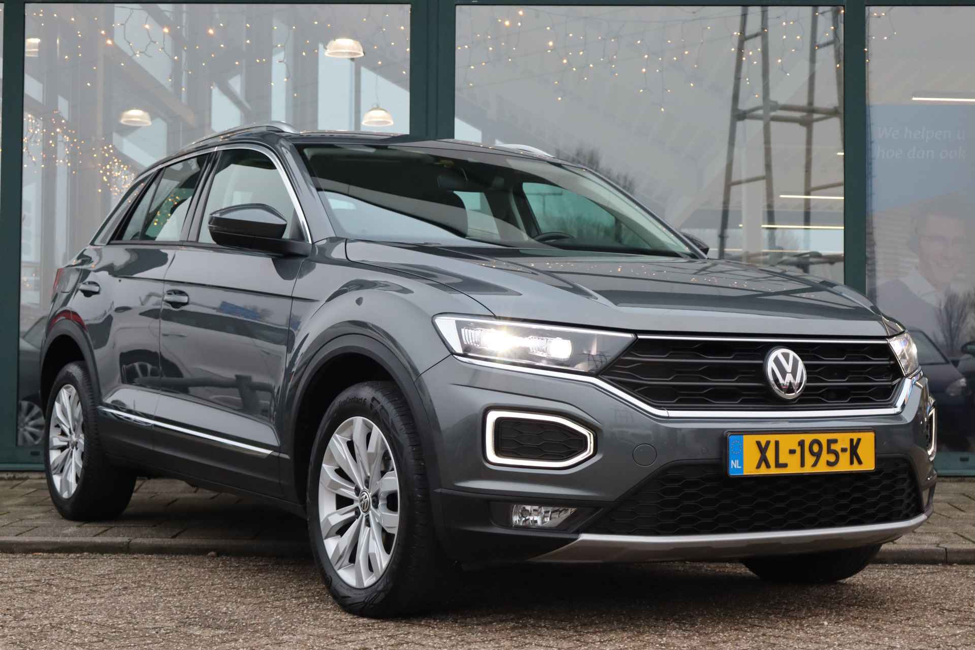 Volkswagen T-Roc 1.5 TSI 150pk Sport | Navigatie | Achteruitrijcamera | Trekhaak | - 10/28