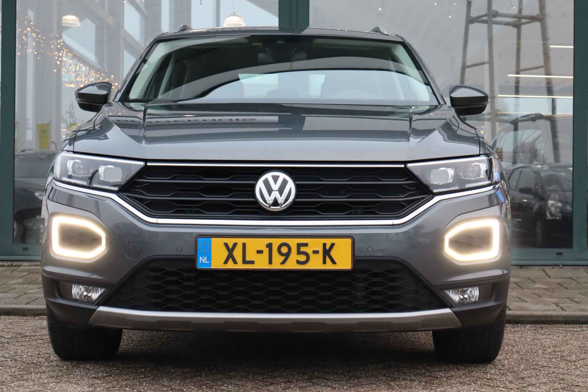 Volkswagen T-Roc 1.5 TSI 150pk Sport | Navigatie | Achteruitrijcamera | Trekhaak | - 11/28