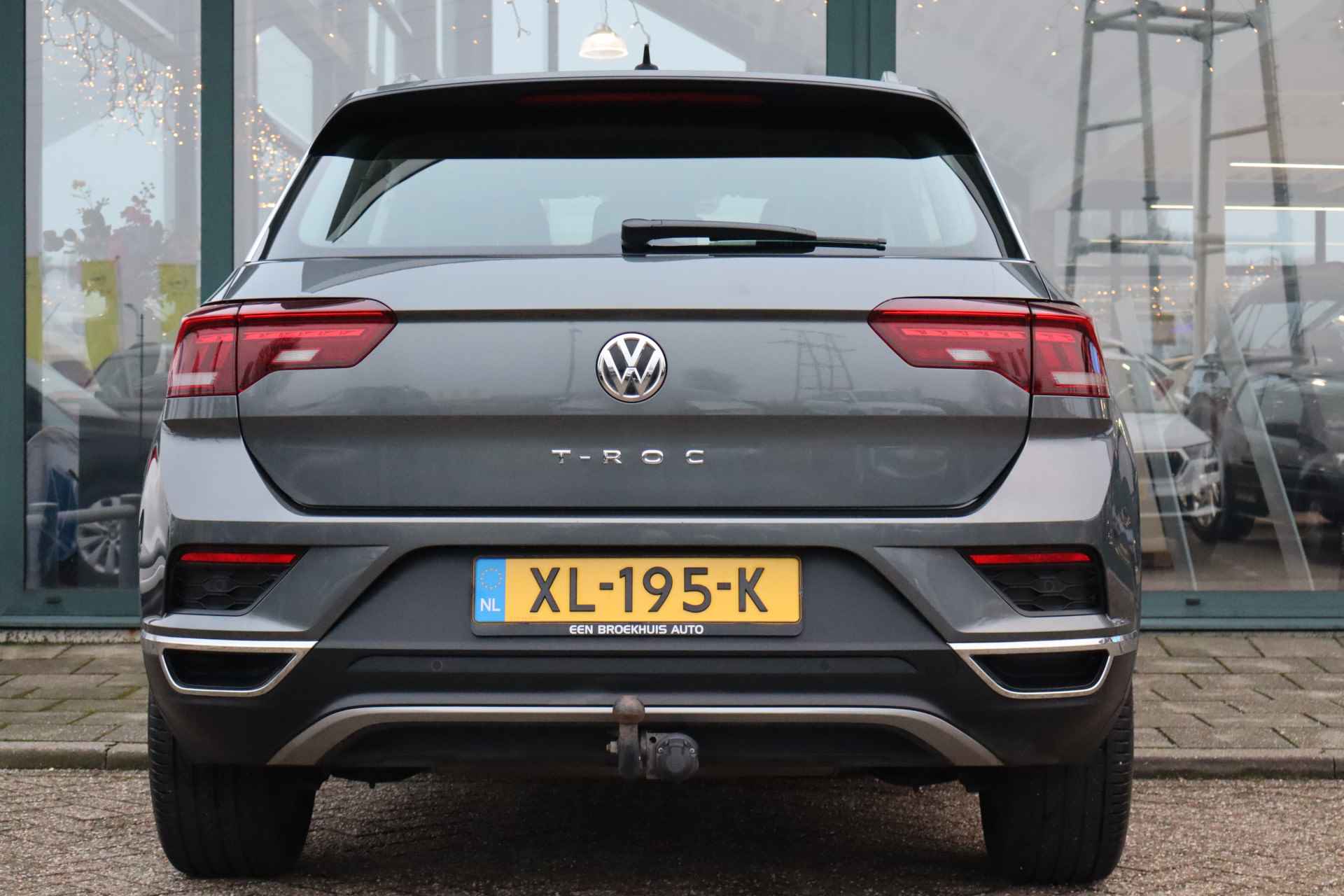 Volkswagen T-Roc 1.5 TSI 150pk Sport | Navigatie | Achteruitrijcamera | Trekhaak | - 28/28