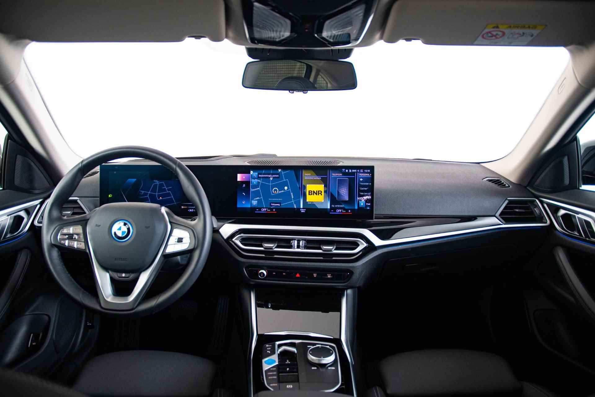 BMW i4 eDrive35 High Executive 70 kWh Trekhaak - Schuifdak - Parking Assistant Plus - Driving Assistant Pro - Comfort Access - Laserlight - HiFi System - - 3/56