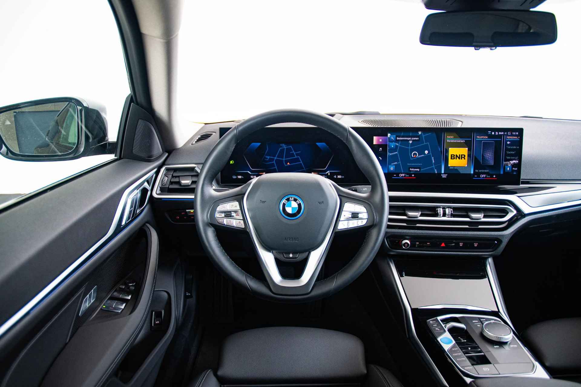 BMW i4 eDrive35 High Executive 70 kWh Trekhaak - Schuifdak - Parking Assistant Plus - Driving Assistant Pro - Comfort Access - Laserlight - HiFi System - - 31/56