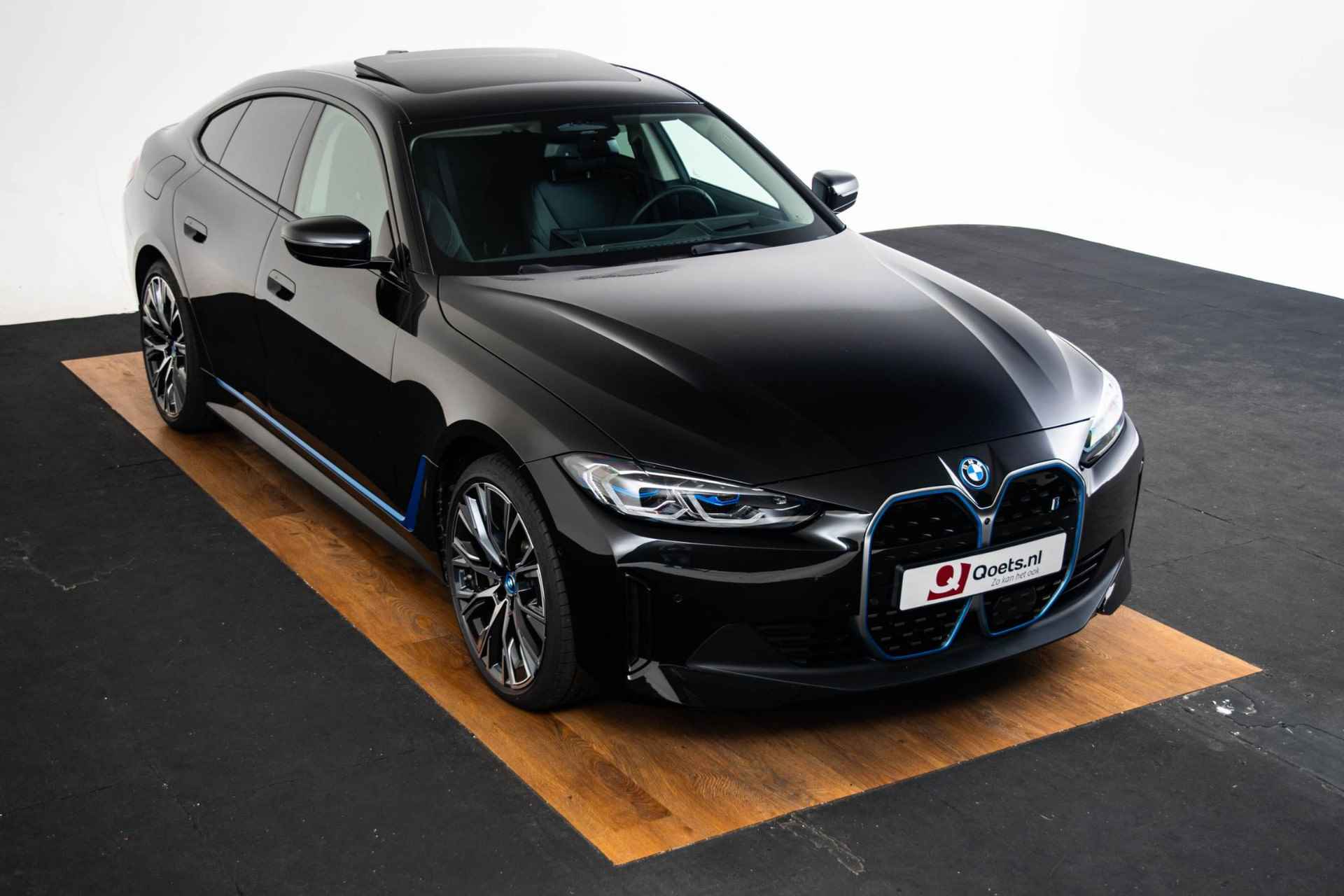 BMW i4 eDrive35 High Executive 70 kWh Trekhaak - Schuifdak - Parking Assistant Plus - Driving Assistant Pro - Comfort Access - Laserlight - HiFi System - - 49/56