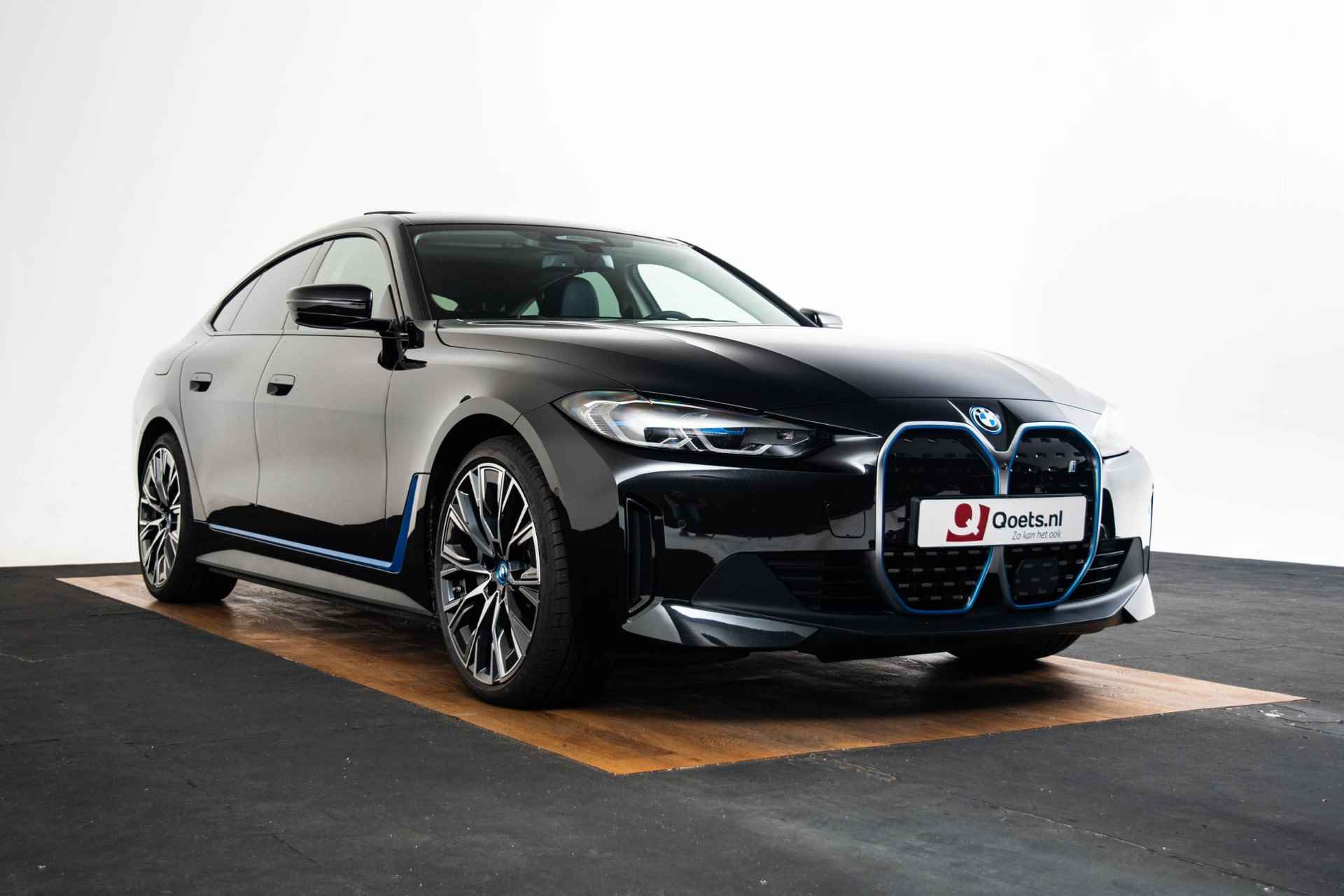 BMW i4 eDrive35 High Executive 70 kWh Trekhaak - Schuifdak - Parking Assistant Plus - Driving Assistant Pro - Comfort Access - Laserlight - HiFi System - - 50/56