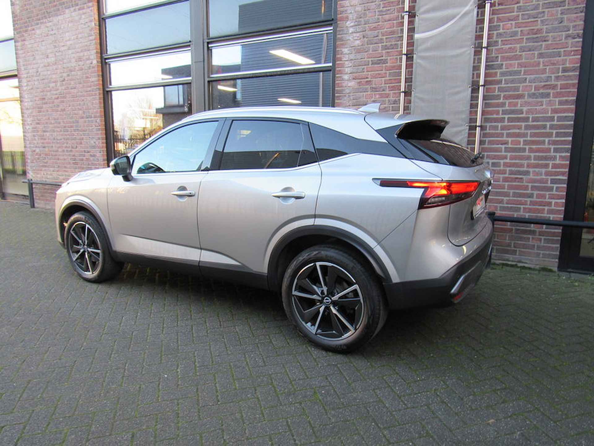 Nissan Qashqai 1.3 Mild-Hybrid 158pk Xtronic Tekna Navigatie / Adapt cruise control / 360 Camera / Pdc / Panorama dak / Head up display / El stoelen / Cold pack - 4/35