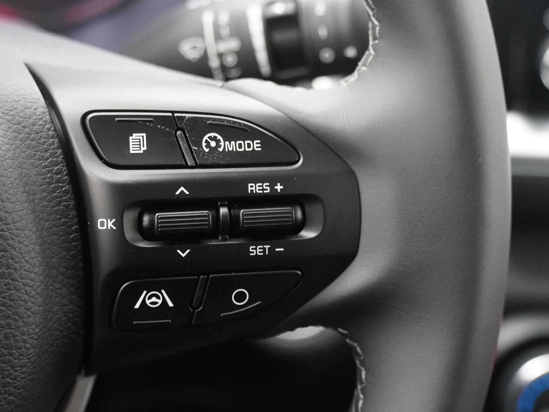 Kia Stonic 1.0 T-GDi MHEV DynamicPlusLine * Nieuw diverse kleuren uit voorraad leverbaar * - Cruise Control - Keyless - Apple CarPlay/Android Auto - Achteruitrijcamera - Parkeersensoren - Fabrieksgarantie tot 2031 - 29/48