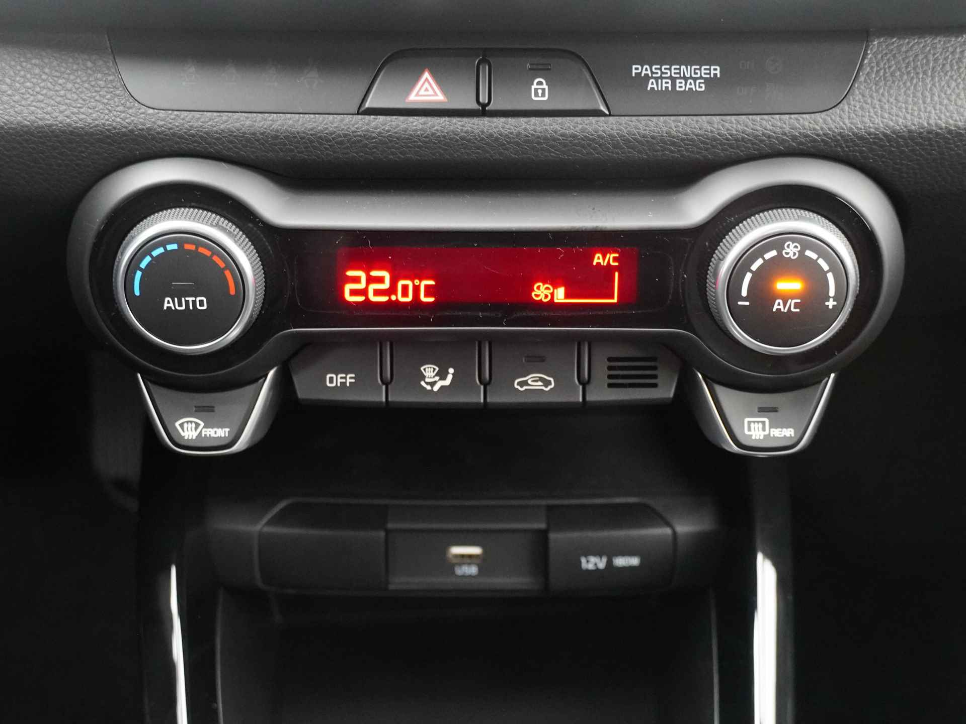 Kia Stonic 1.0 T-GDi MHEV DynamicPlusLine * Nieuw diverse kleuren uit voorraad leverbaar * - Cruise Control - Keyless - Apple CarPlay/Android Auto - Achteruitrijcamera - Parkeersensoren - Fabrieksgarantie tot 2031 - 32/48
