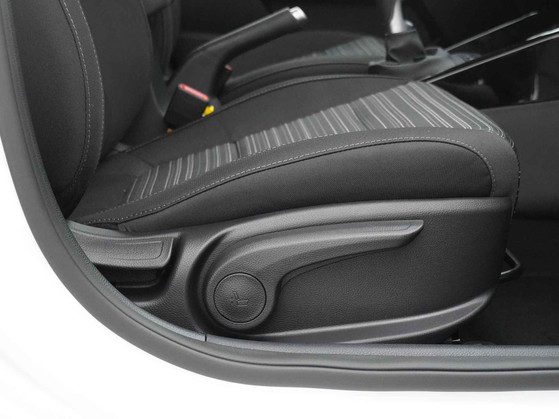 Kia Stonic 1.0 T-GDi MHEV DynamicPlusLine * Nieuw diverse kleuren uit voorraad leverbaar * - Cruise Control - Keyless - Apple CarPlay/Android Auto - Achteruitrijcamera - Parkeersensoren - Fabrieksgarantie tot 2031 - 43/48