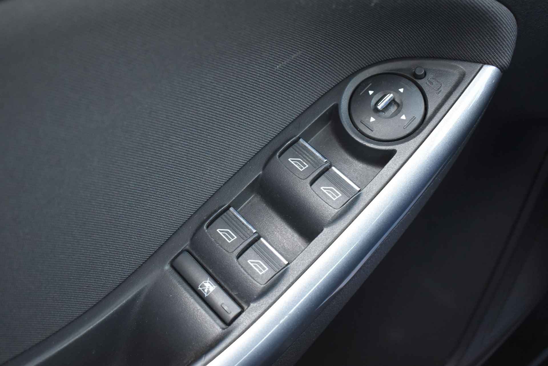 Ford Focus 1.6 TI-VCT Titanium | Navi| Bluetooth | Trekhaak | Climate Control | PDC | Cruise Control | Voorruitverwarming - 9/20
