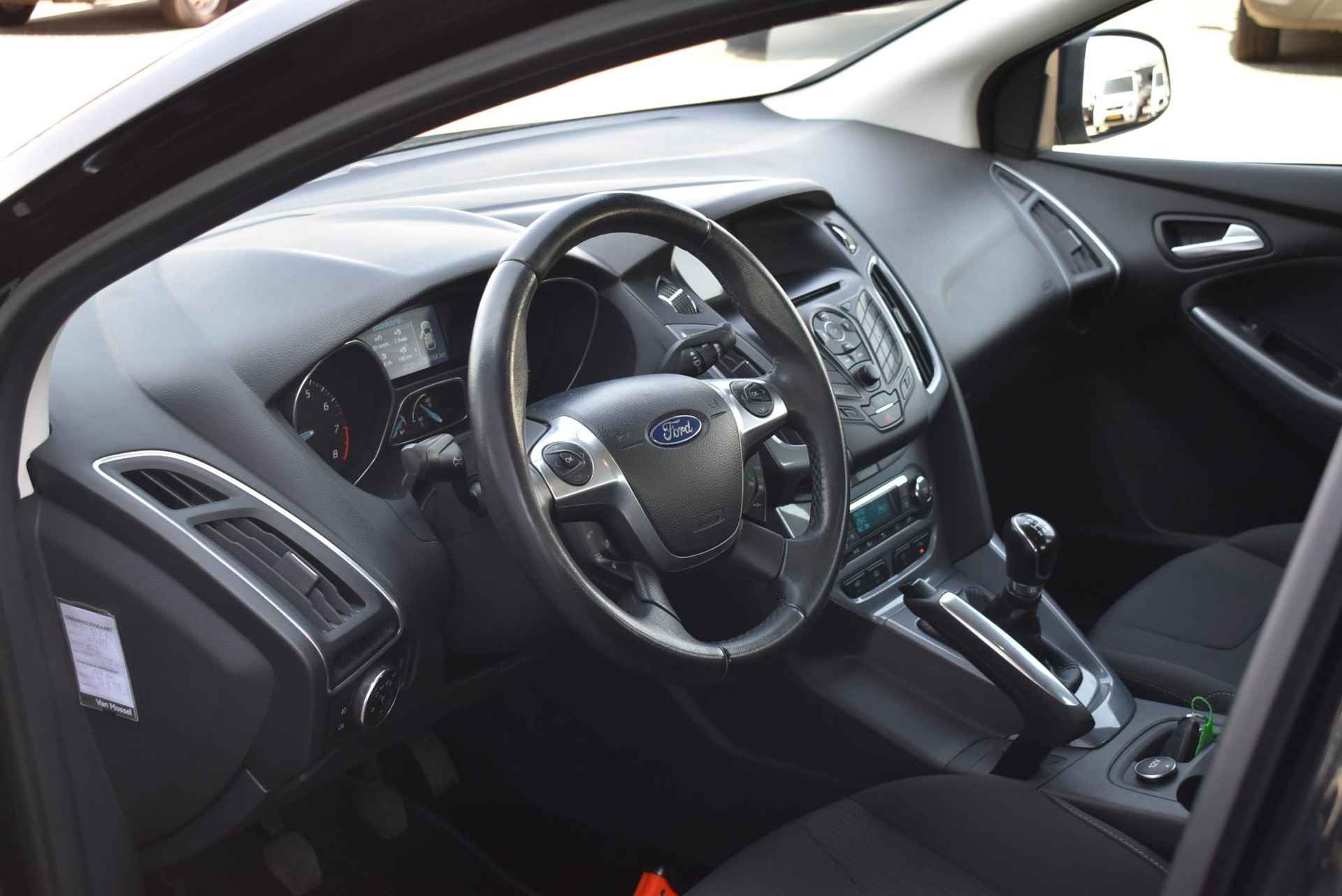 Ford Focus 1.6 TI-VCT Titanium | Navi| Bluetooth | Trekhaak | Climate Control | PDC | Cruise Control | Voorruitverwarming - 16/20
