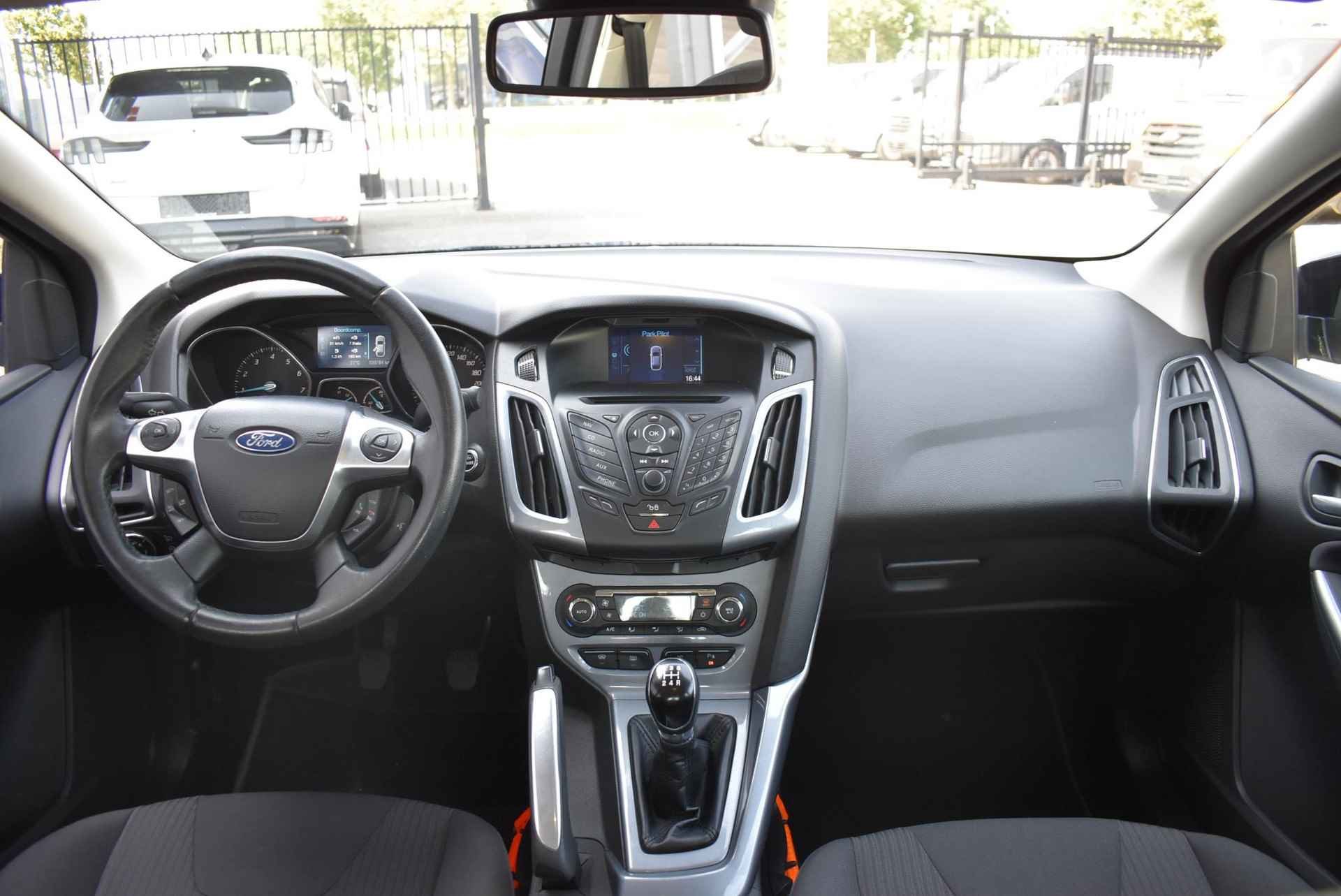Ford Focus 1.6 TI-VCT Titanium | Navi| Bluetooth | Trekhaak | Climate Control | PDC | Cruise Control | Voorruitverwarming - 19/20